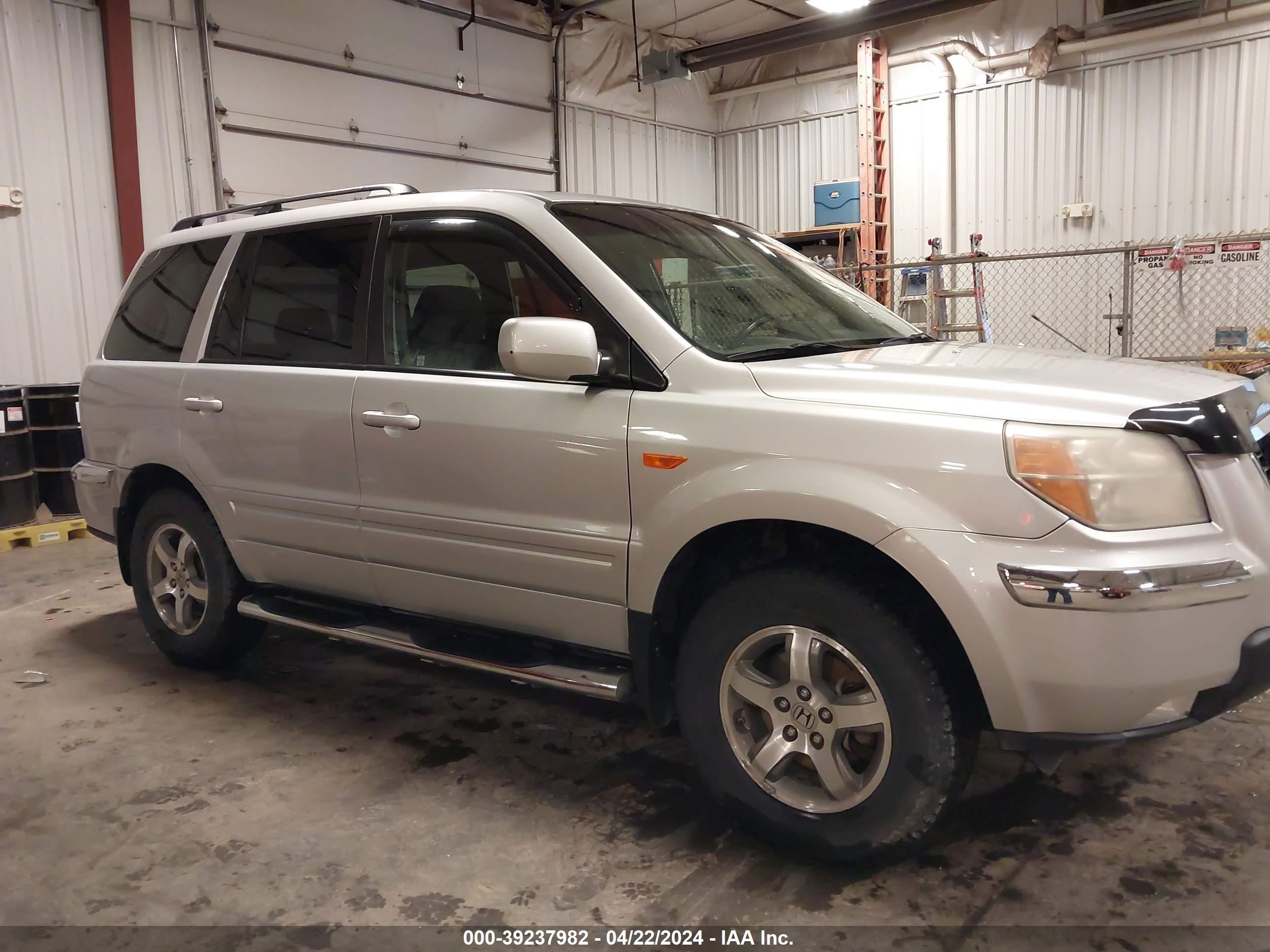 Photo 12 VIN: 5FNYF18388B041740 - HONDA PILOT 