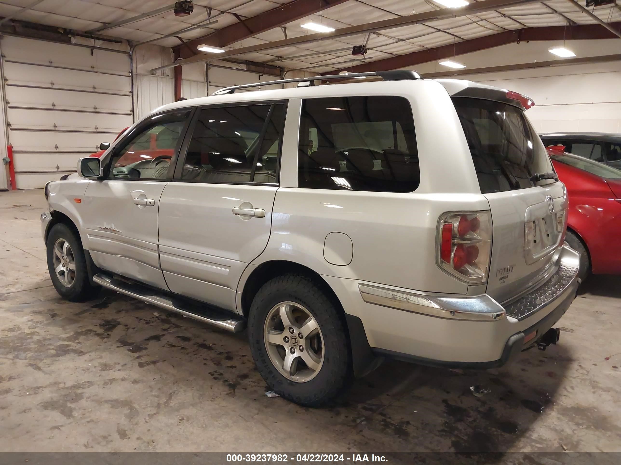 Photo 2 VIN: 5FNYF18388B041740 - HONDA PILOT 