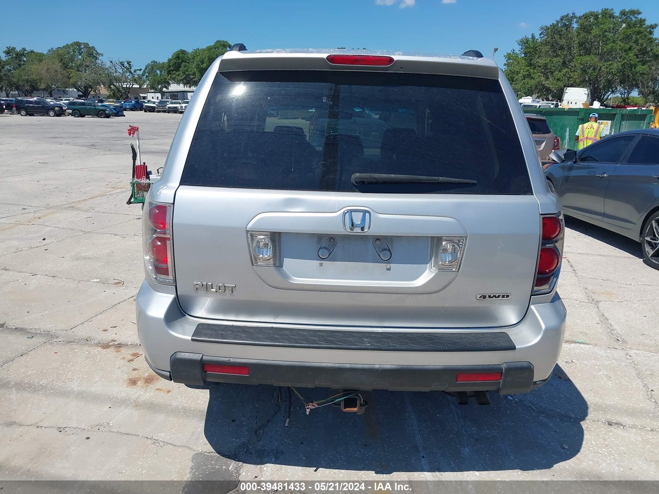 Photo 15 VIN: 5FNYF18398B049927 - HONDA PILOT 