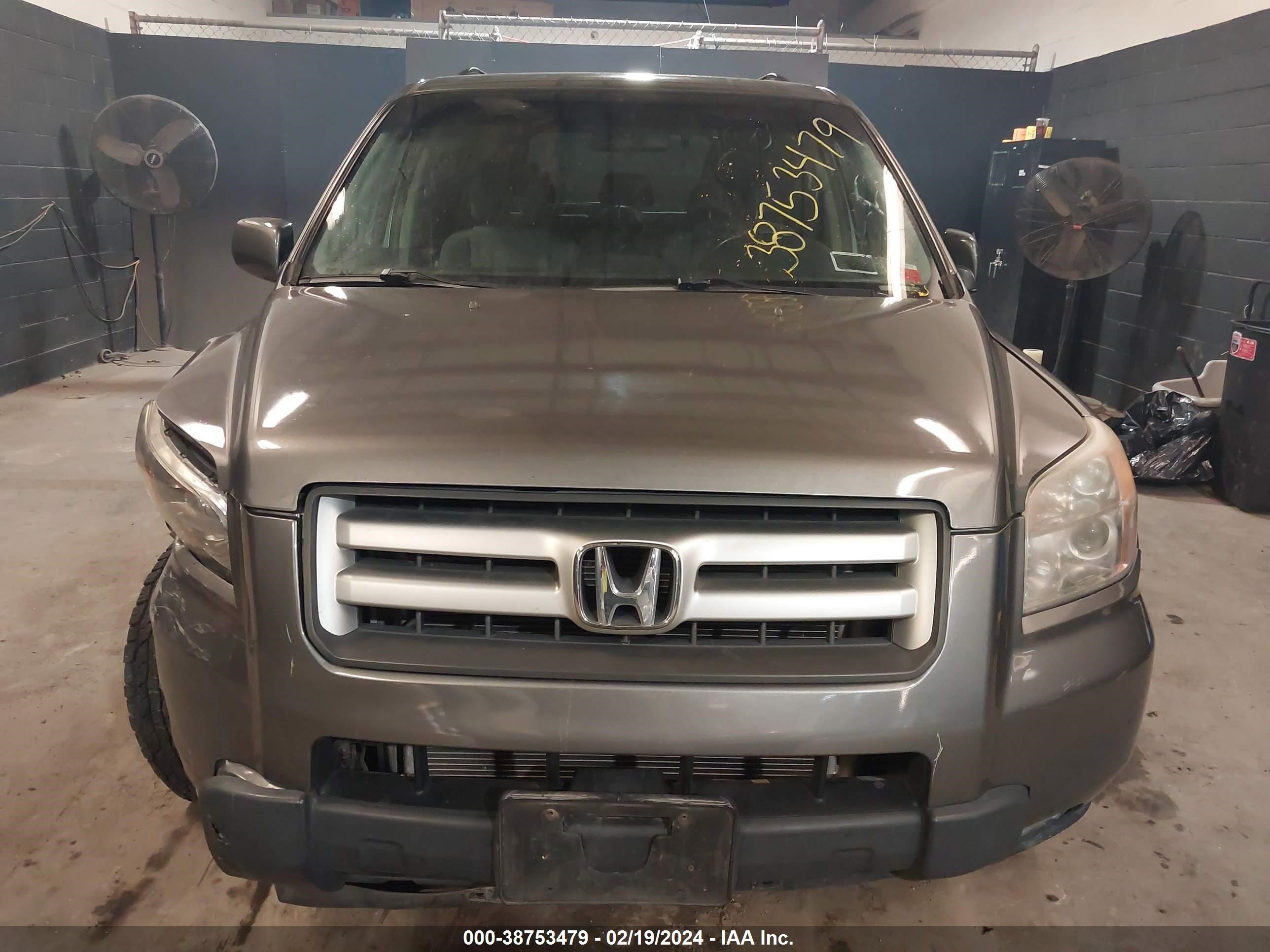 Photo 11 VIN: 5FNYF183X8B025006 - HONDA PILOT 