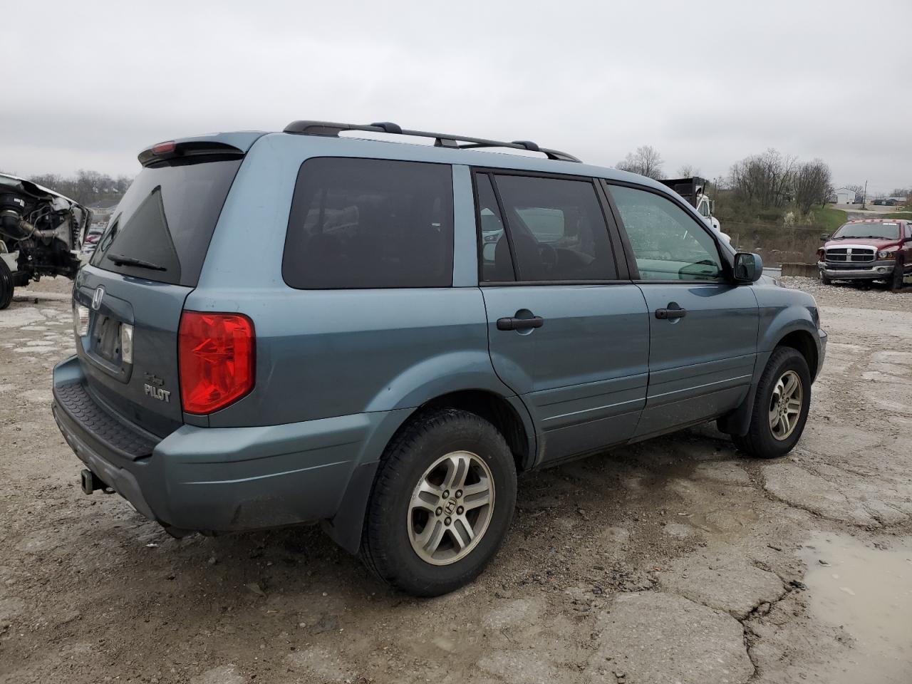 Photo 2 VIN: 5FNYF18405B053546 - HONDA PILOT 