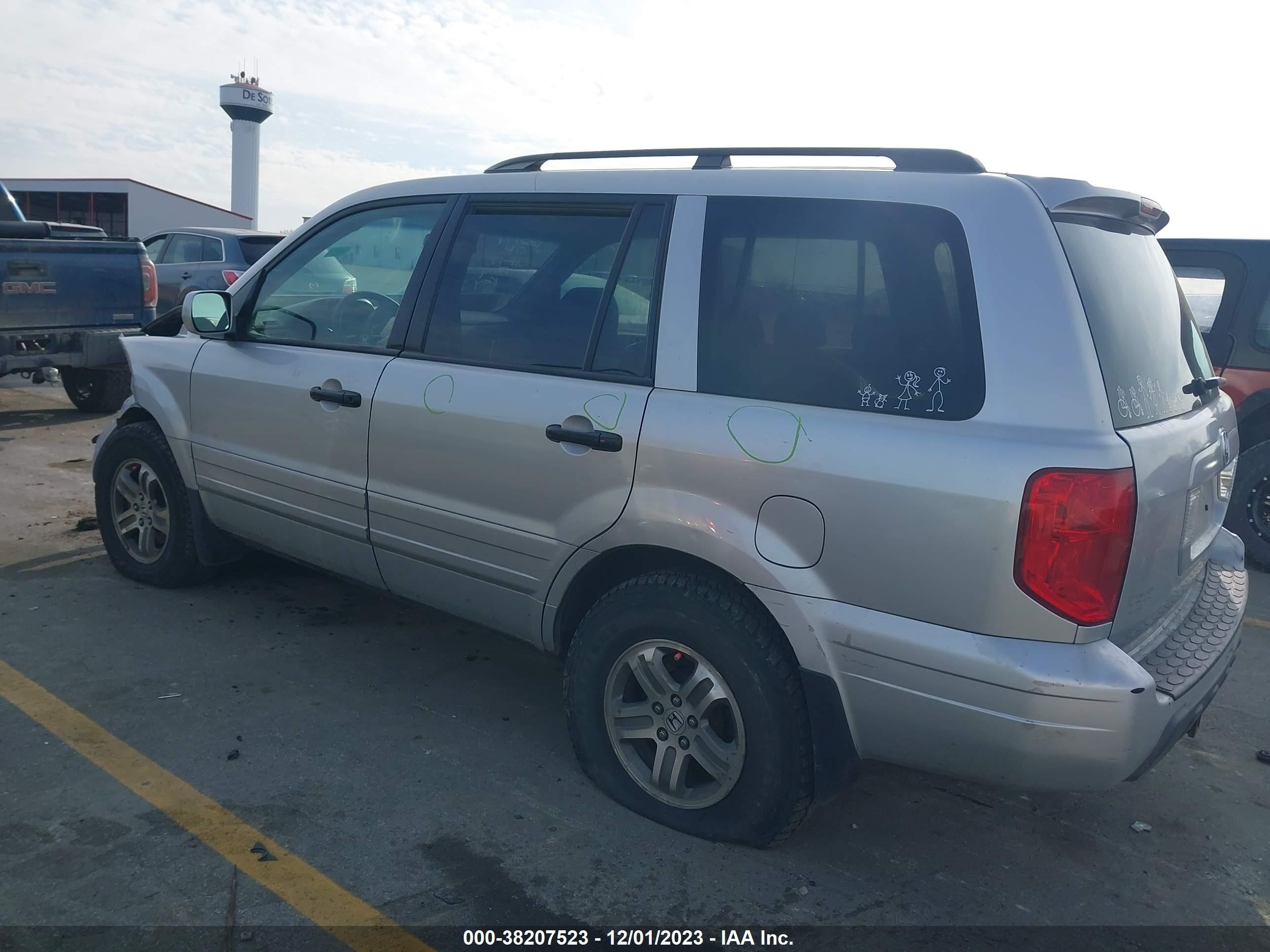 Photo 2 VIN: 5FNYF18405B060870 - HONDA PILOT 