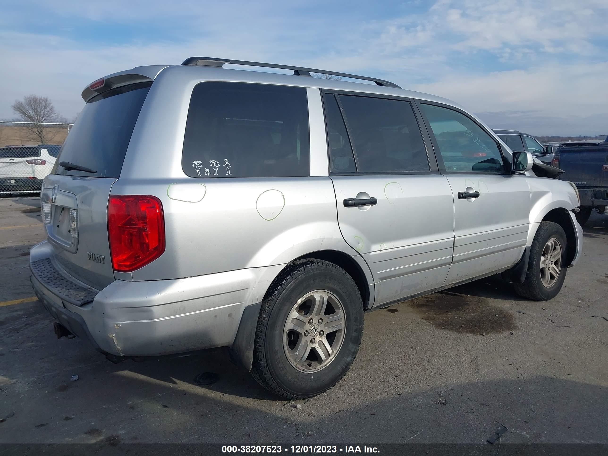 Photo 3 VIN: 5FNYF18405B060870 - HONDA PILOT 