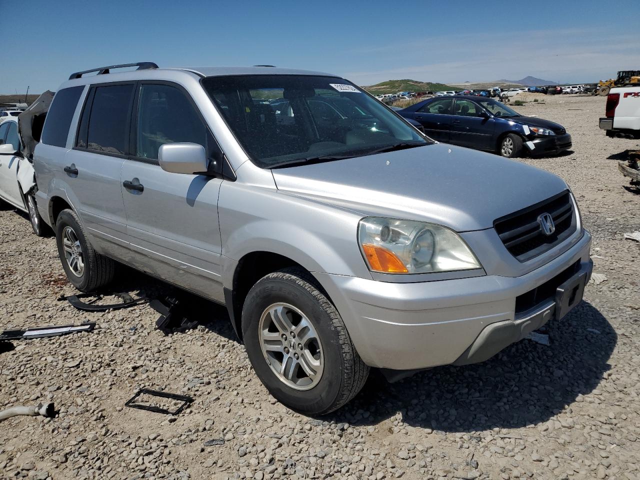 Photo 3 VIN: 5FNYF18445B063691 - HONDA PILOT 