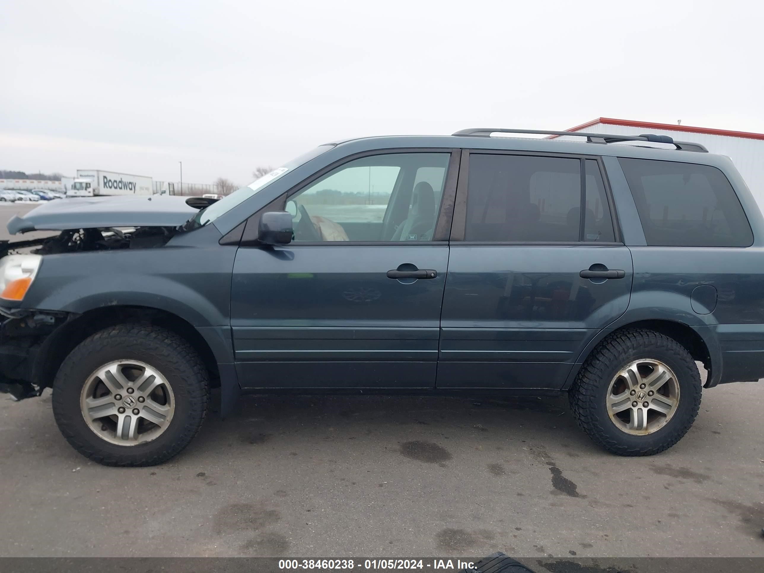 Photo 13 VIN: 5FNYF18455B009087 - HONDA PILOT 