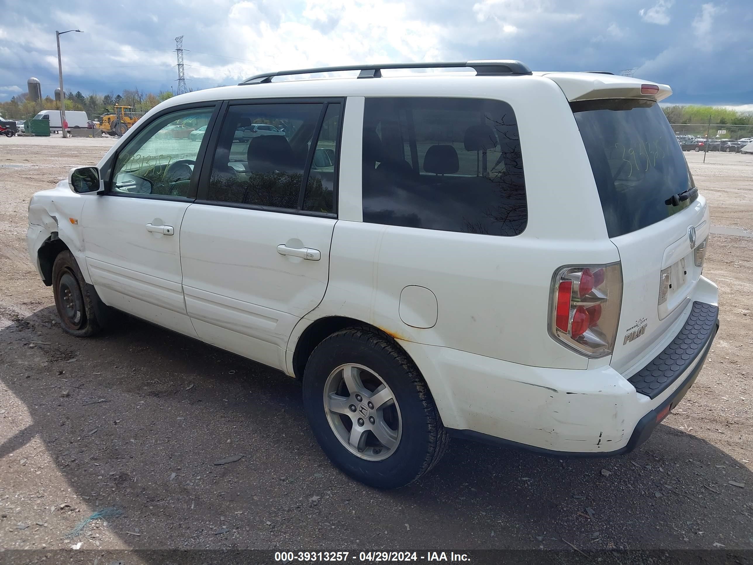 Photo 2 VIN: 5FNYF18467B003401 - HONDA PILOT 