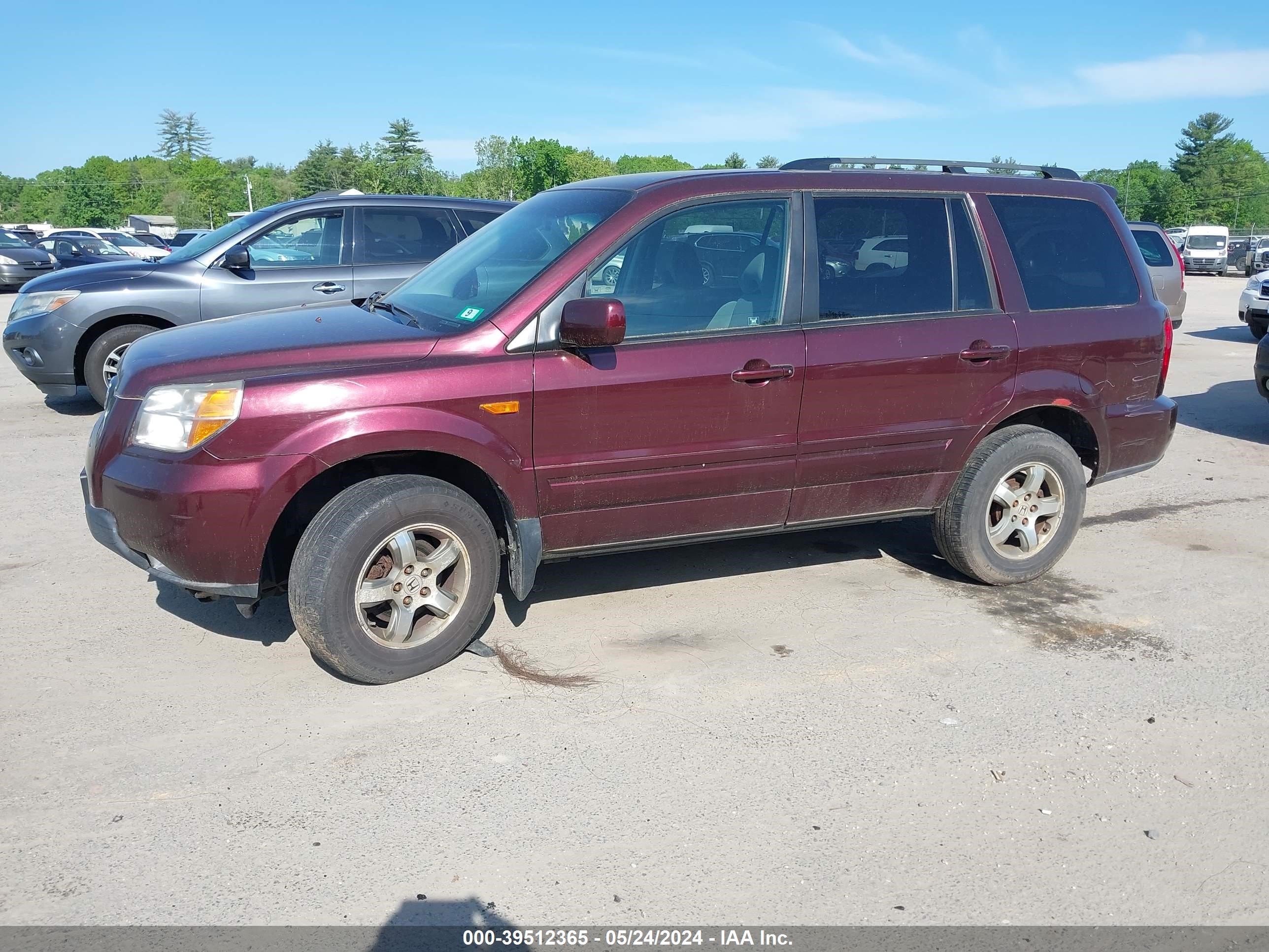 Photo 1 VIN: 5FNYF18468B002573 - HONDA PILOT 