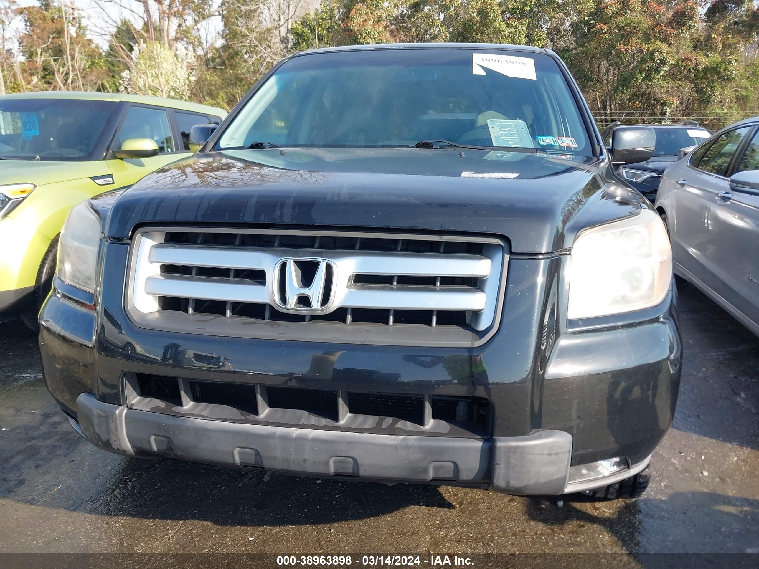 Photo 11 VIN: 5FNYF18488B012909 - HONDA PILOT 