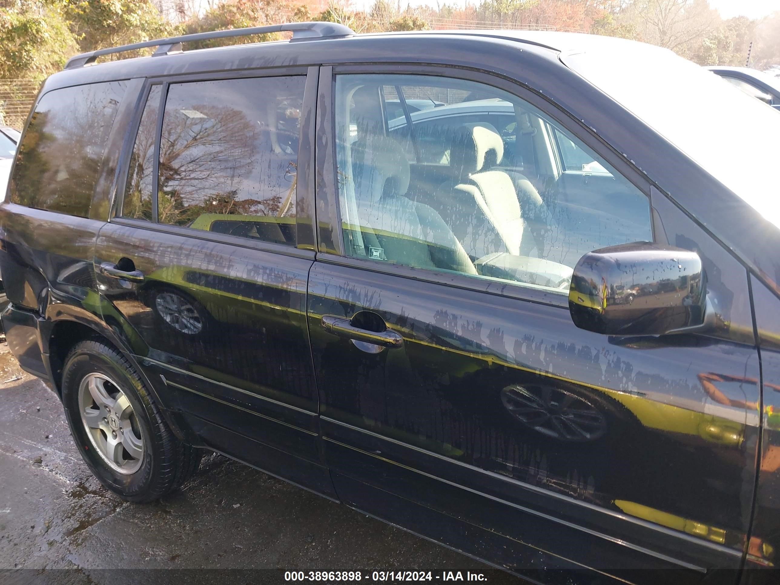 Photo 12 VIN: 5FNYF18488B012909 - HONDA PILOT 