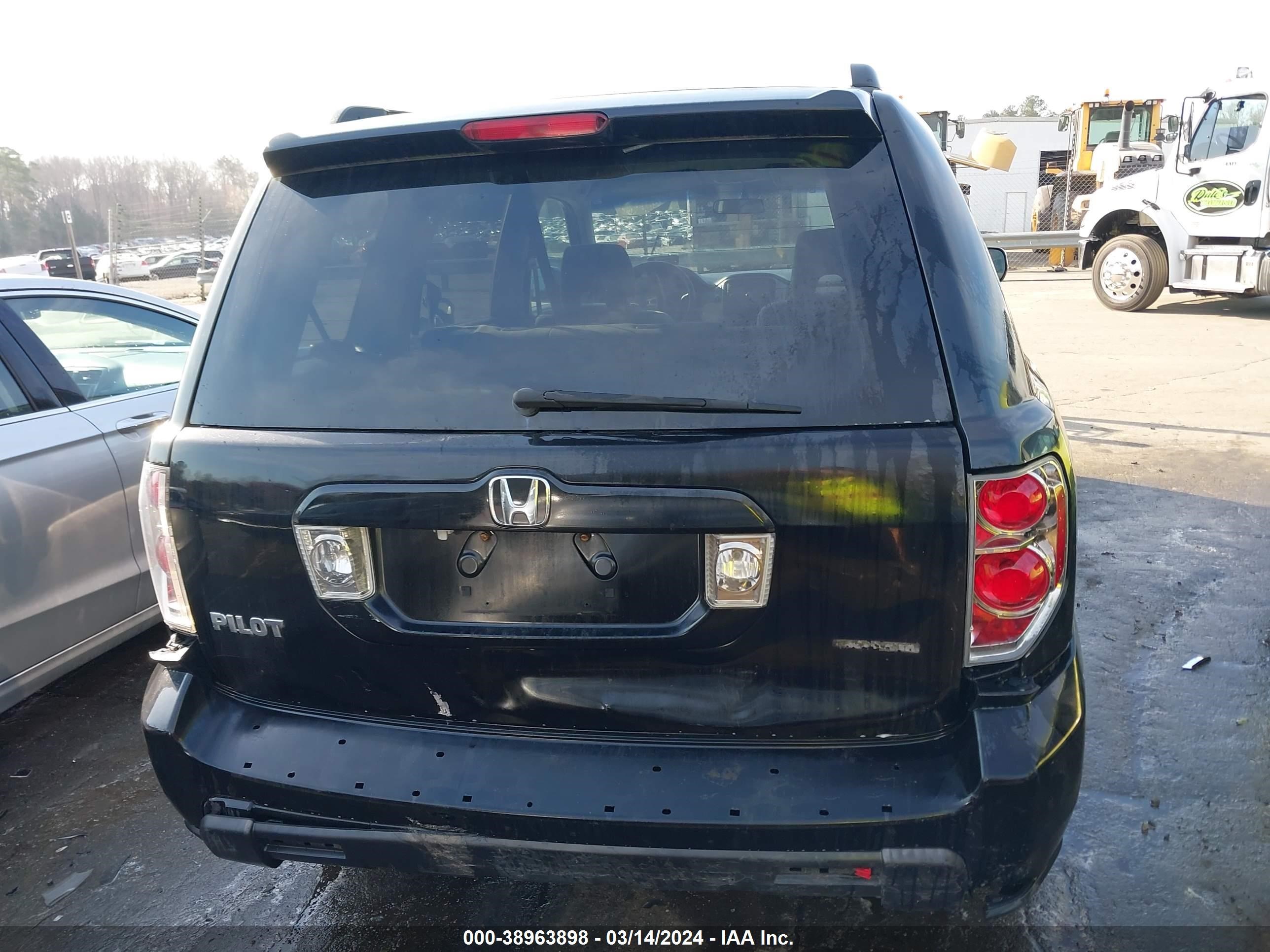 Photo 15 VIN: 5FNYF18488B012909 - HONDA PILOT 