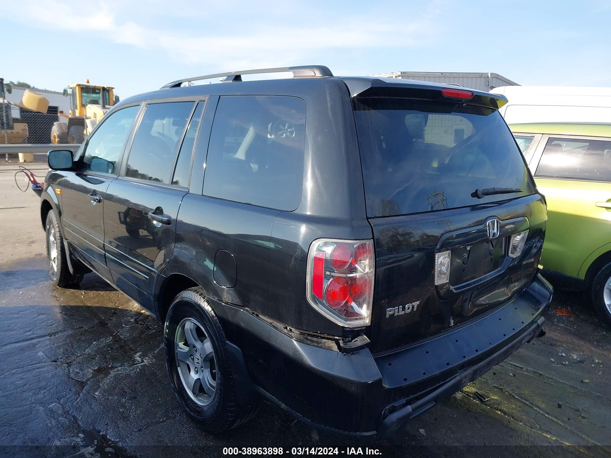 Photo 2 VIN: 5FNYF18488B012909 - HONDA PILOT 