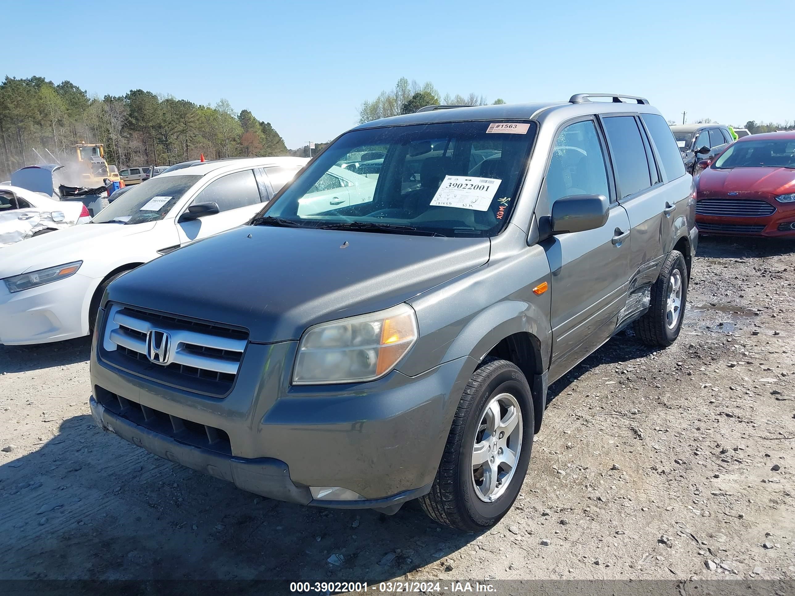 Photo 1 VIN: 5FNYF18488B016748 - HONDA PILOT 