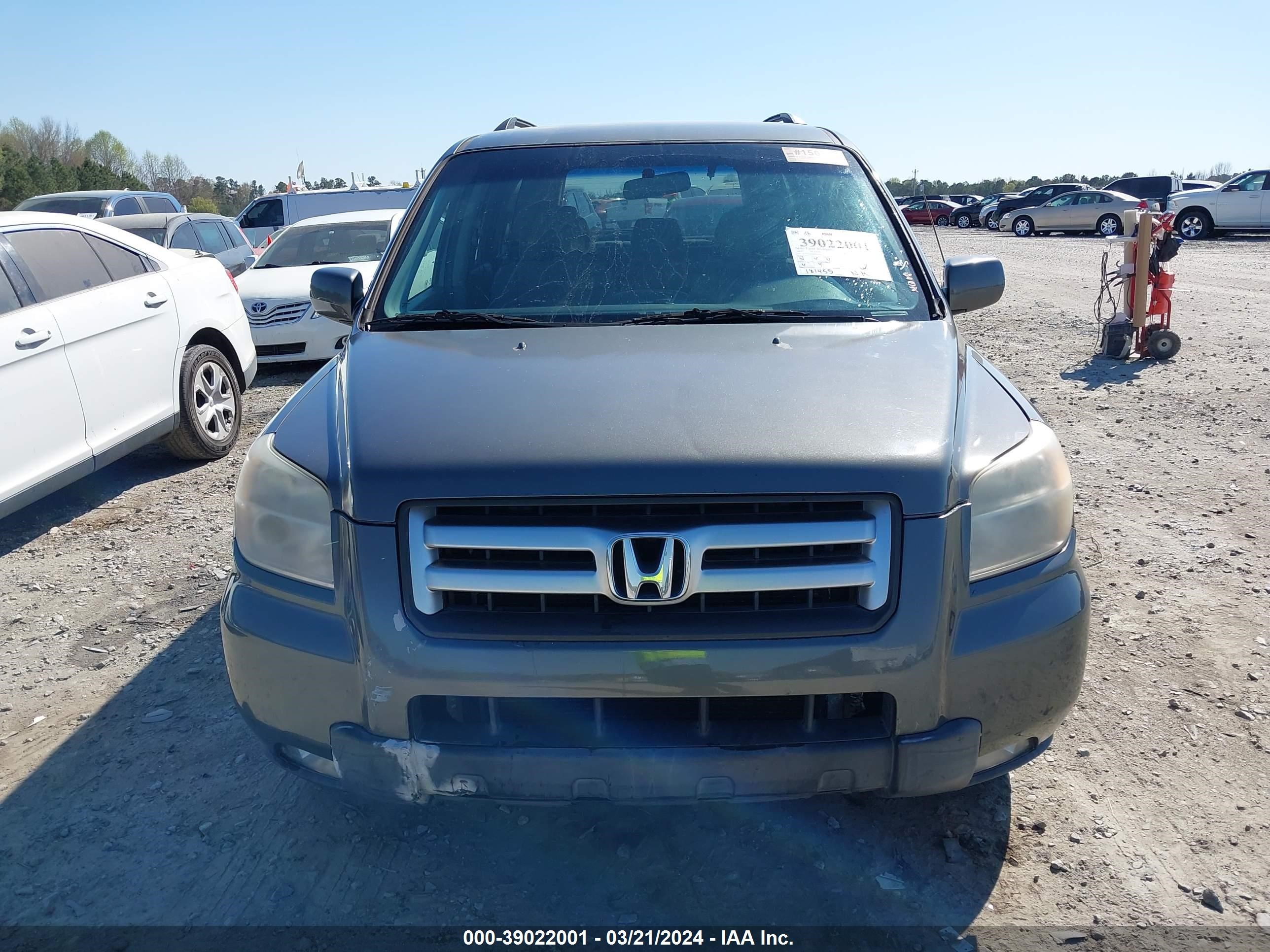 Photo 11 VIN: 5FNYF18488B016748 - HONDA PILOT 