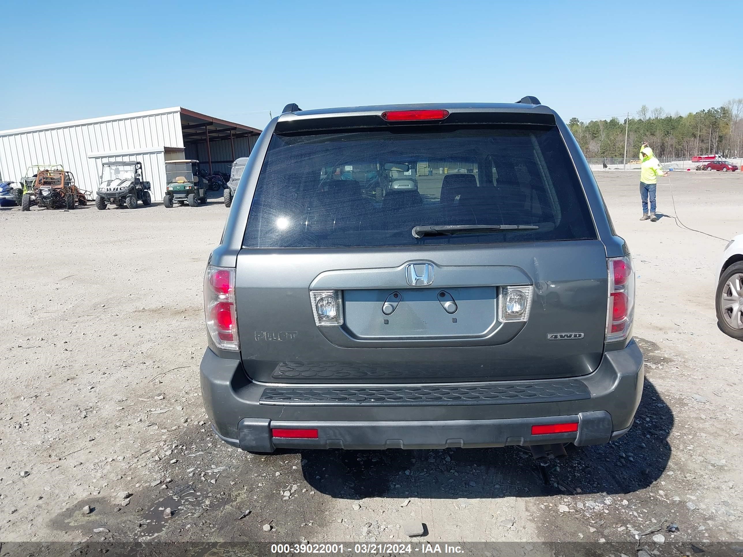 Photo 15 VIN: 5FNYF18488B016748 - HONDA PILOT 