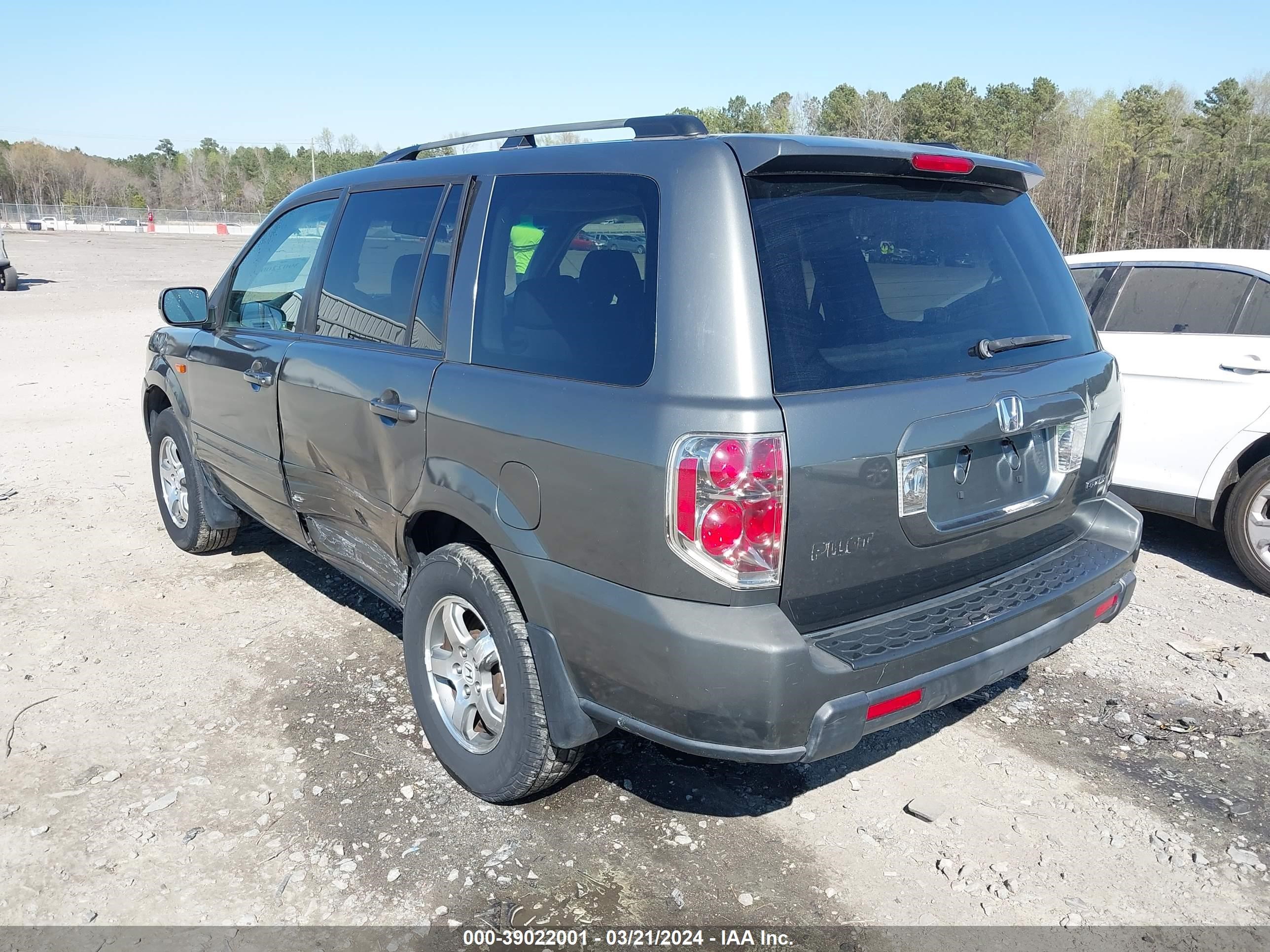 Photo 2 VIN: 5FNYF18488B016748 - HONDA PILOT 