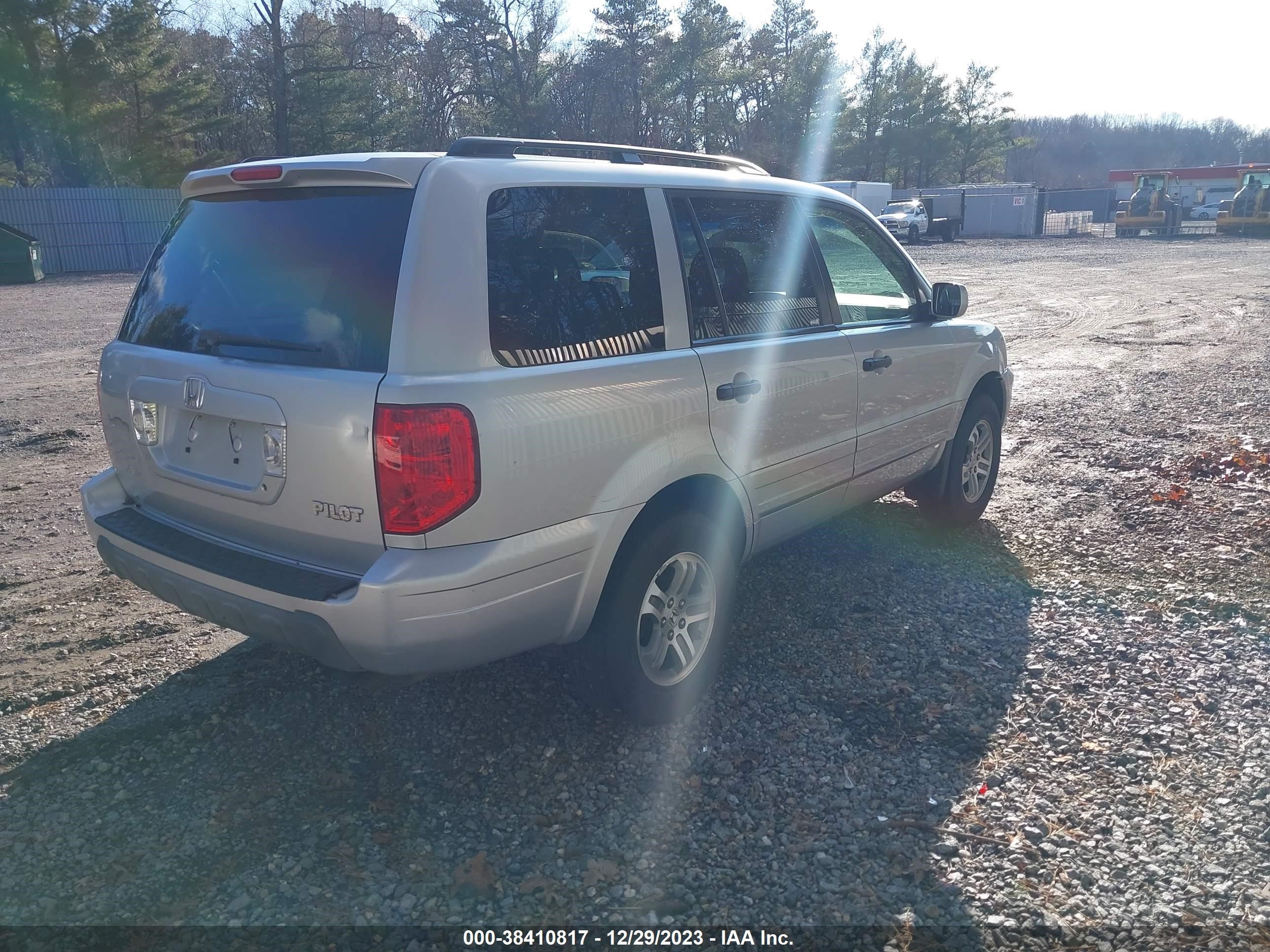 Photo 3 VIN: 5FNYF18495B064044 - HONDA PILOT 