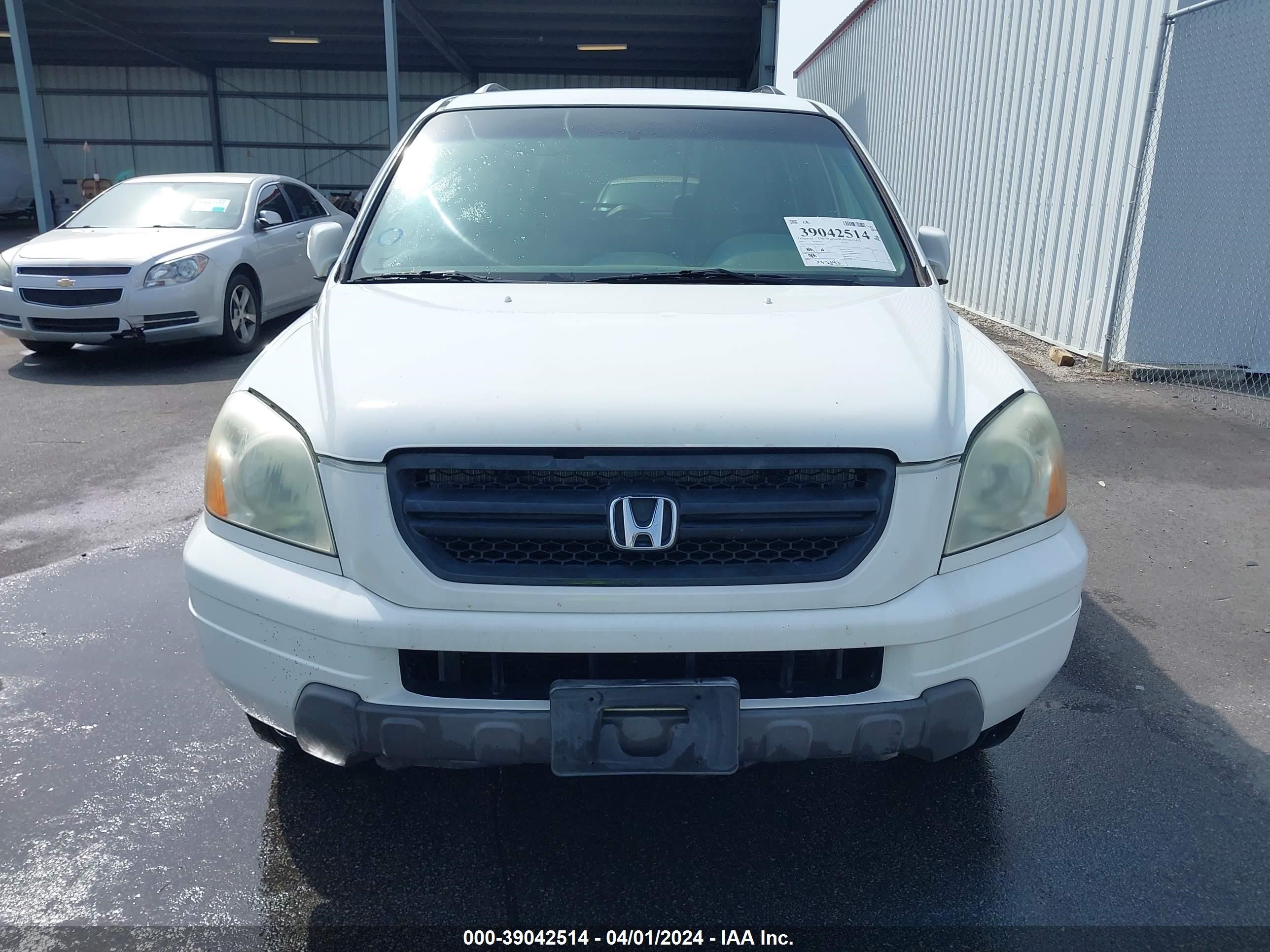 Photo 5 VIN: 5FNYF184X5B056583 - HONDA PILOT 