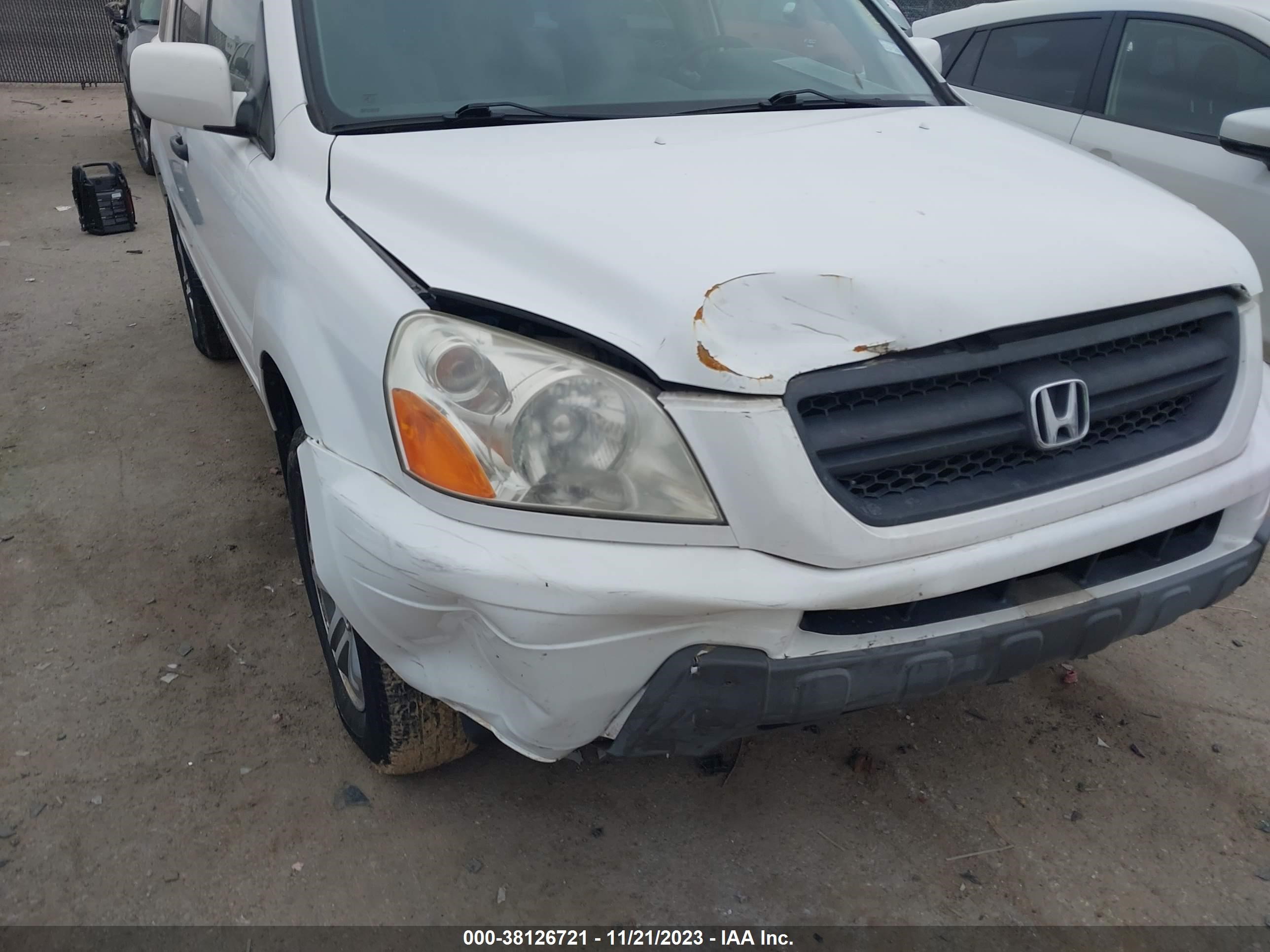 Photo 5 VIN: 5FNYF184X5B060651 - HONDA PILOT 