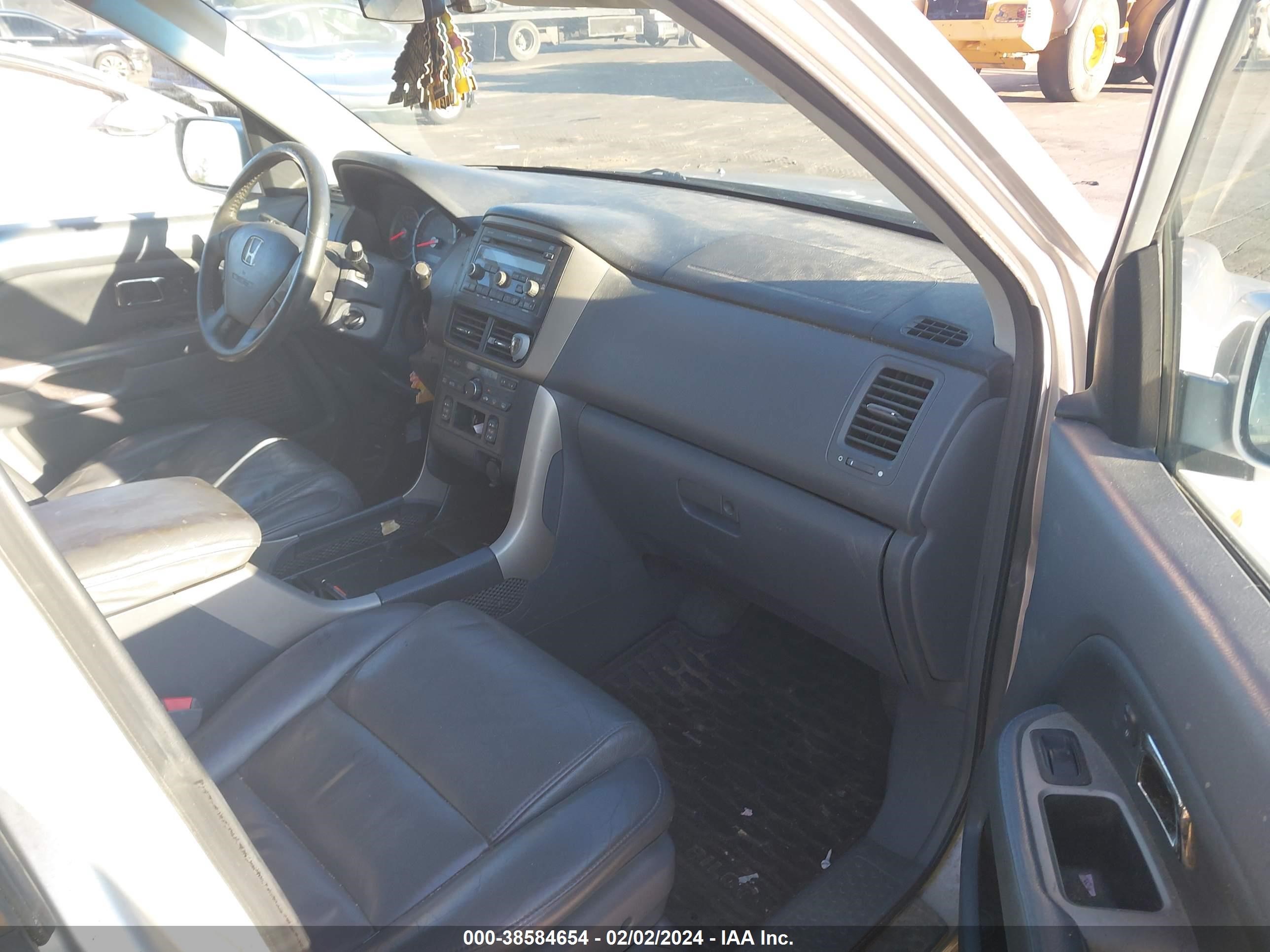 Photo 4 VIN: 5FNYF18506B001568 - HONDA PILOT 