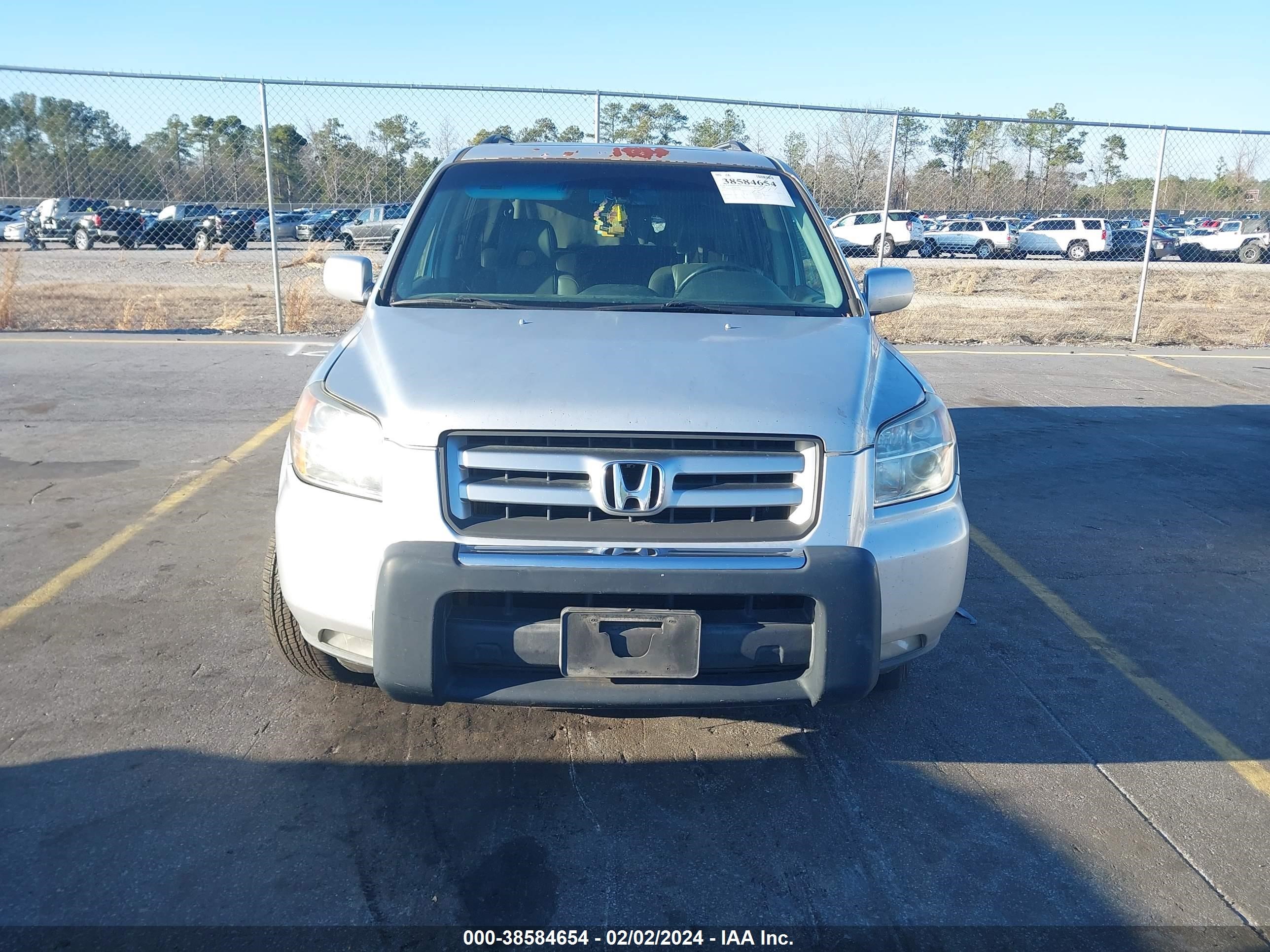 Photo 5 VIN: 5FNYF18506B001568 - HONDA PILOT 