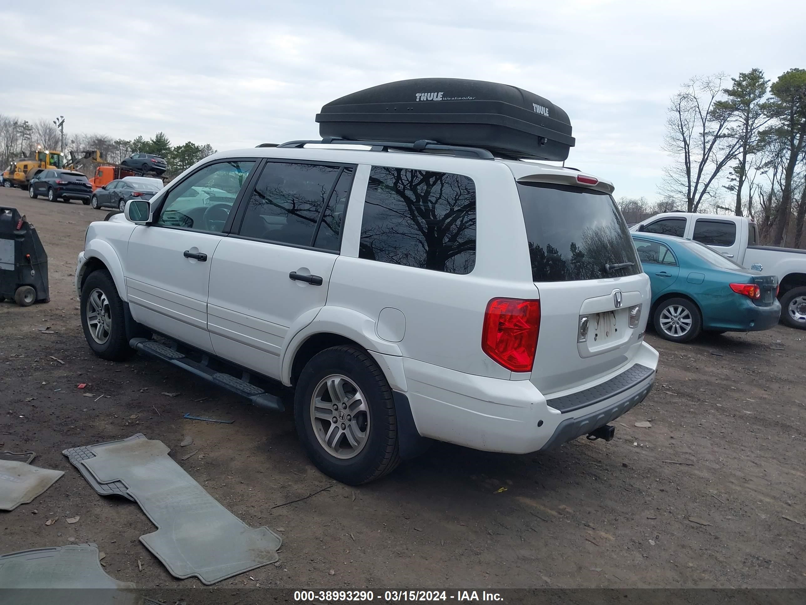 Photo 2 VIN: 5FNYF18515B000816 - HONDA PILOT 