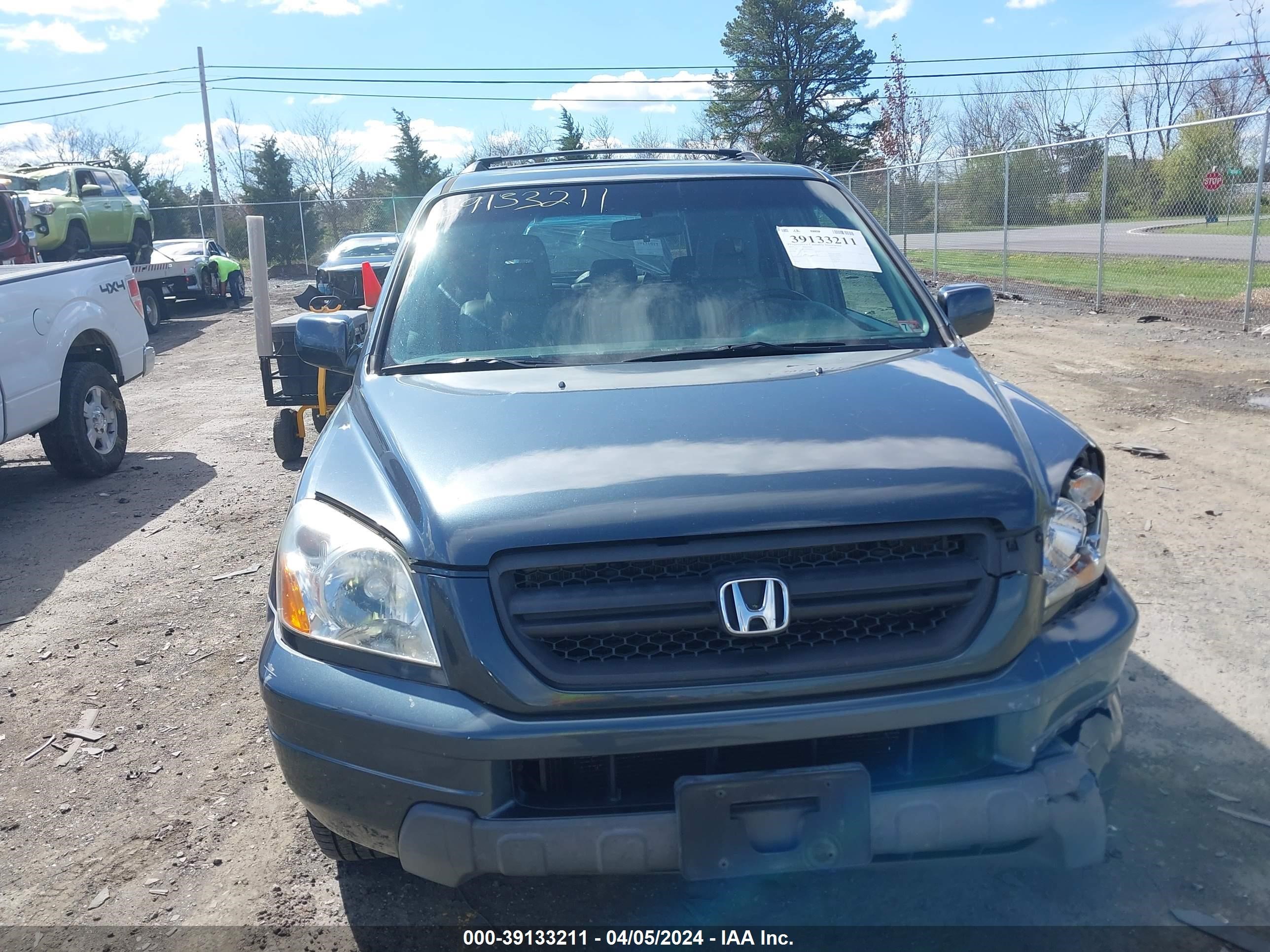 Photo 11 VIN: 5FNYF18515B049630 - HONDA PILOT 