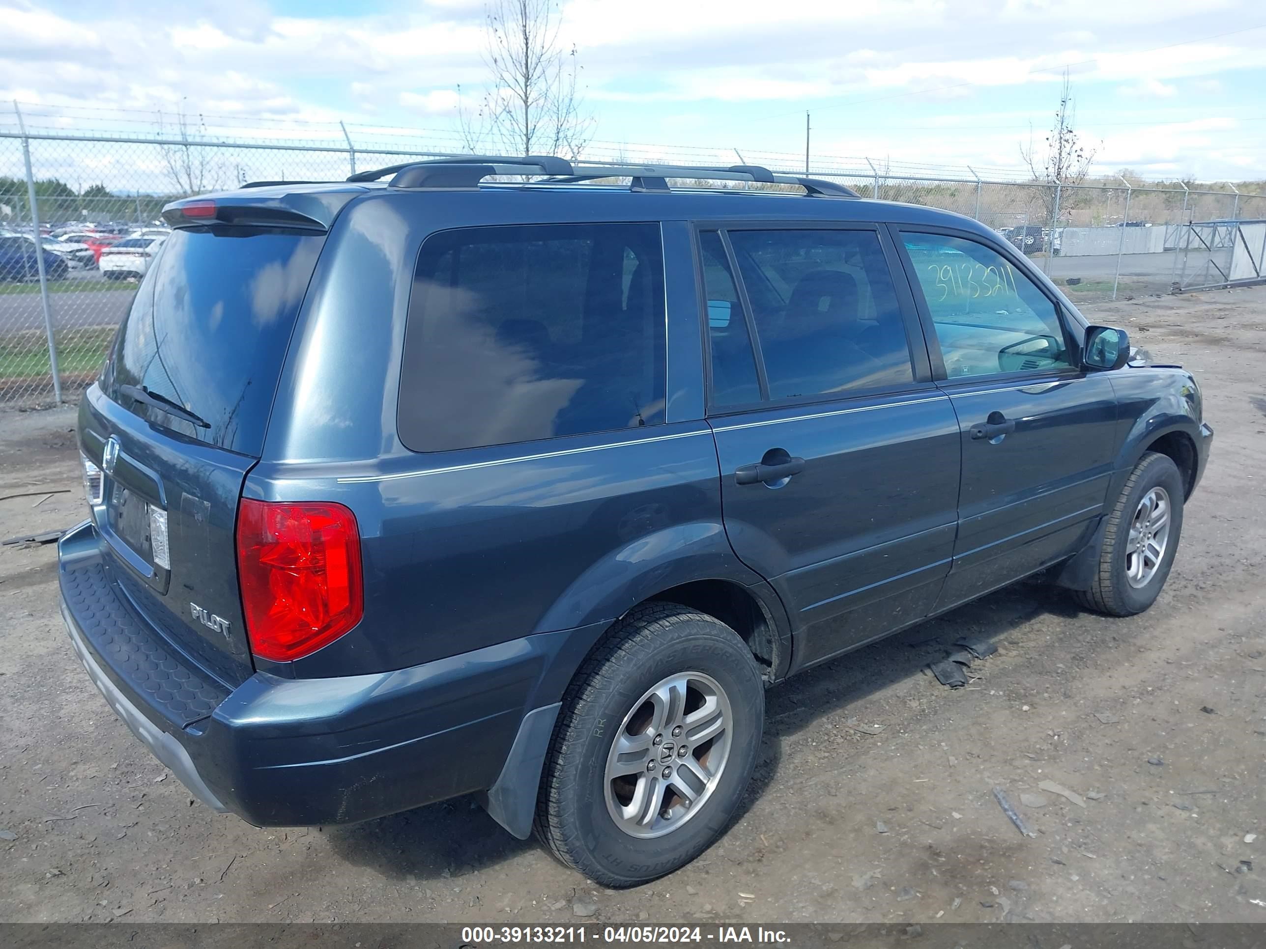 Photo 3 VIN: 5FNYF18515B049630 - HONDA PILOT 