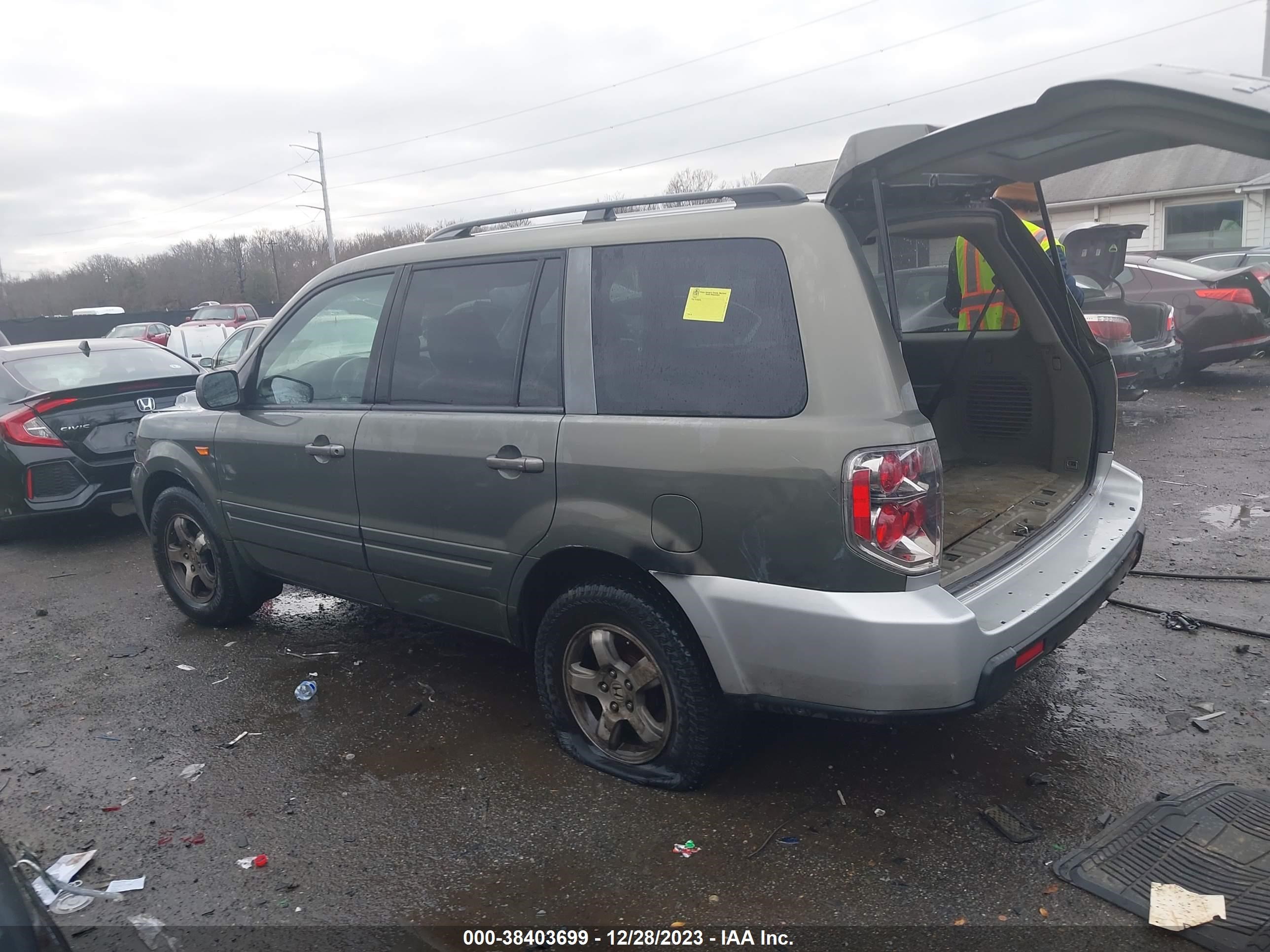 Photo 2 VIN: 5FNYF18527B003985 - HONDA PILOT 