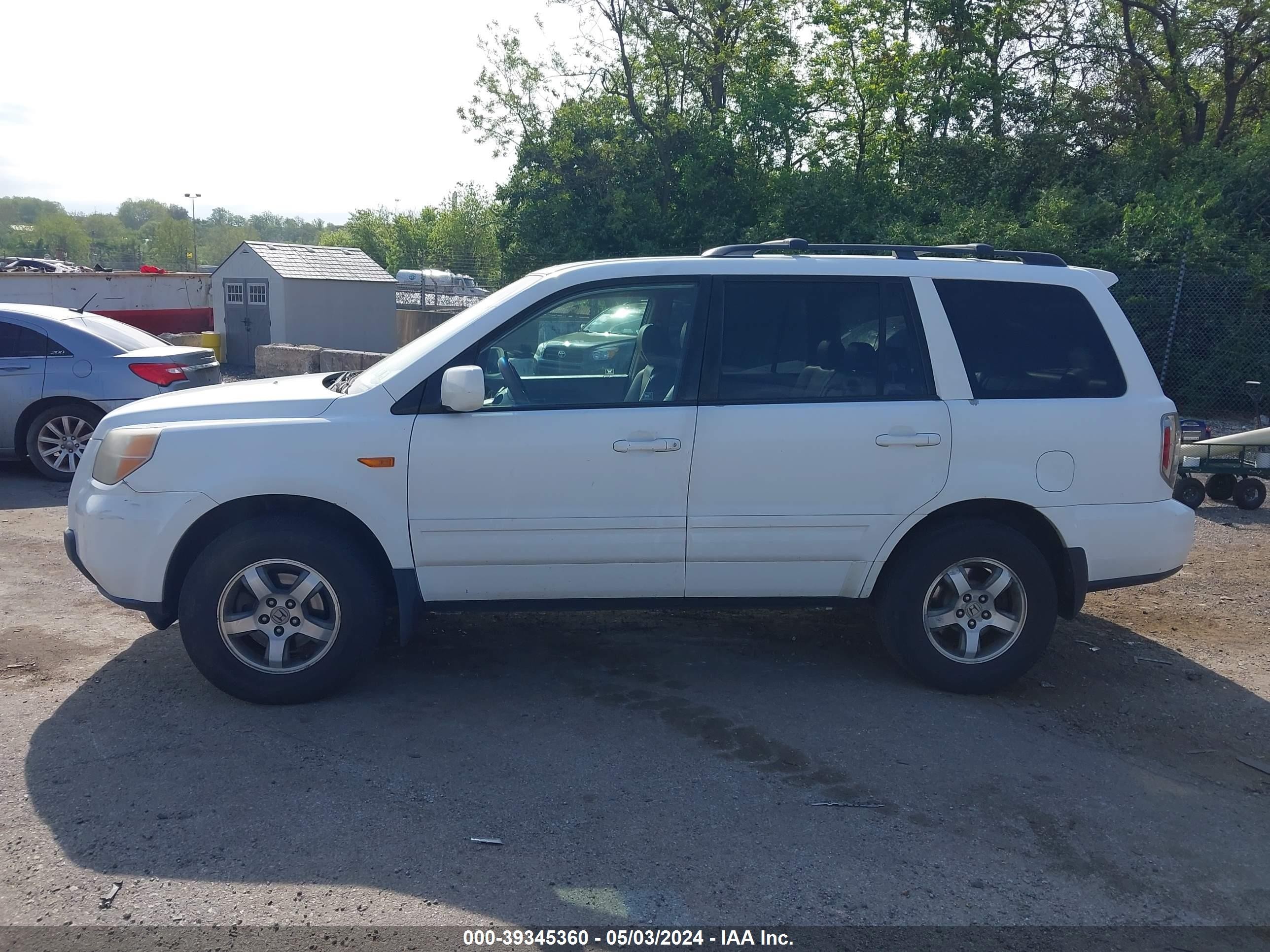 Photo 13 VIN: 5FNYF18527B009639 - HONDA PILOT 