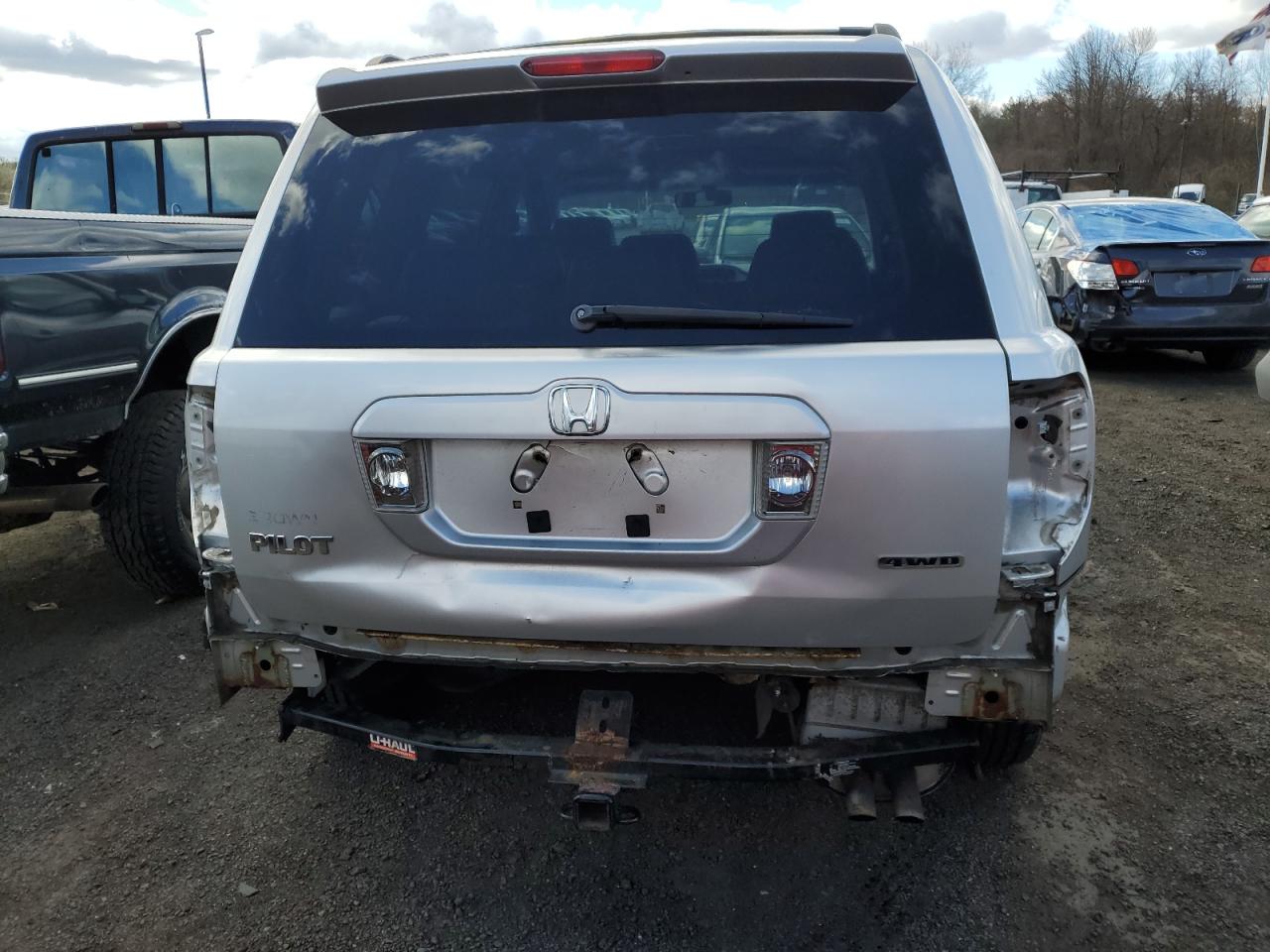 Photo 5 VIN: 5FNYF18528B005656 - HONDA PILOT 