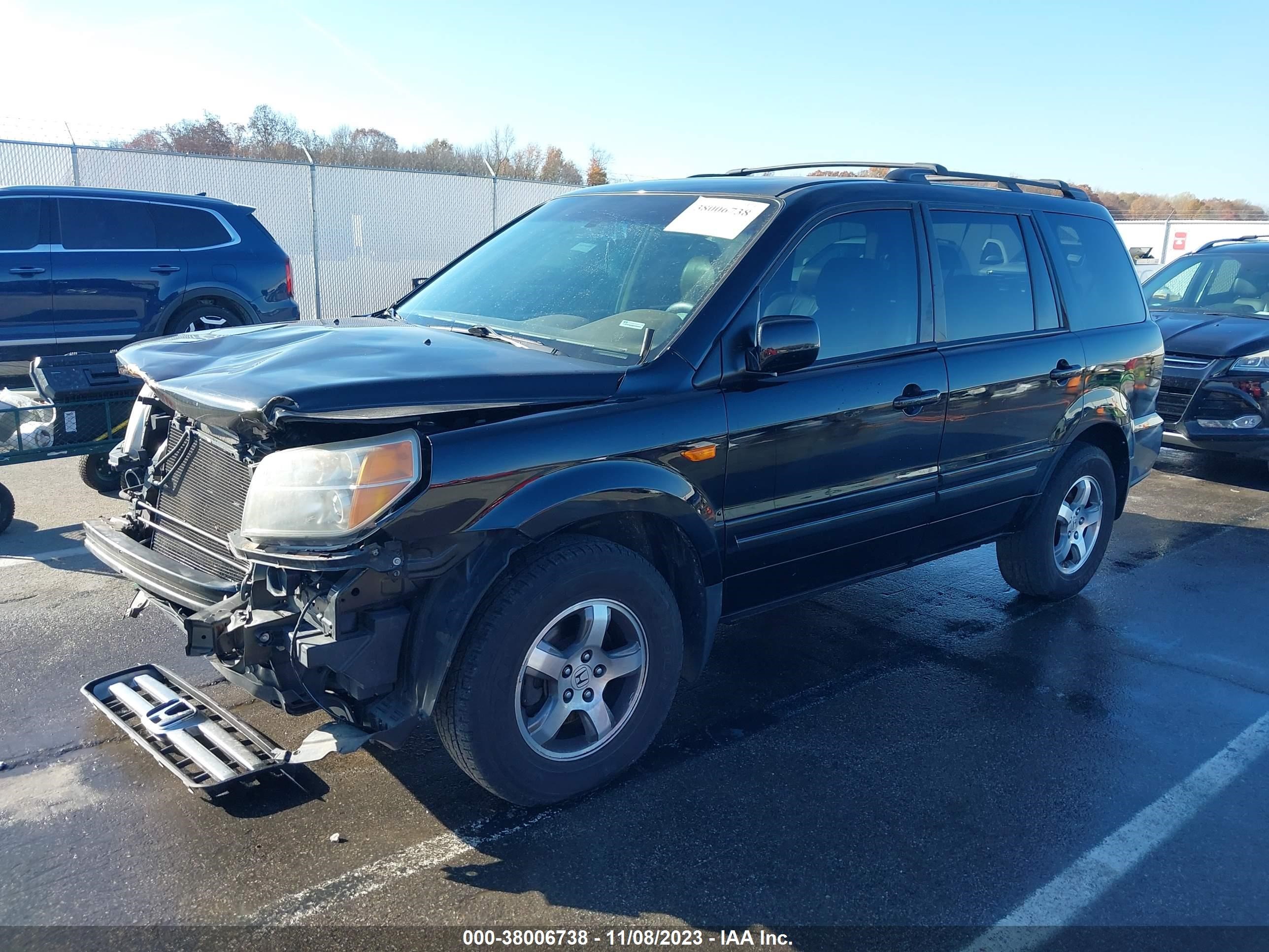 Photo 1 VIN: 5FNYF18537B009620 - HONDA PILOT 