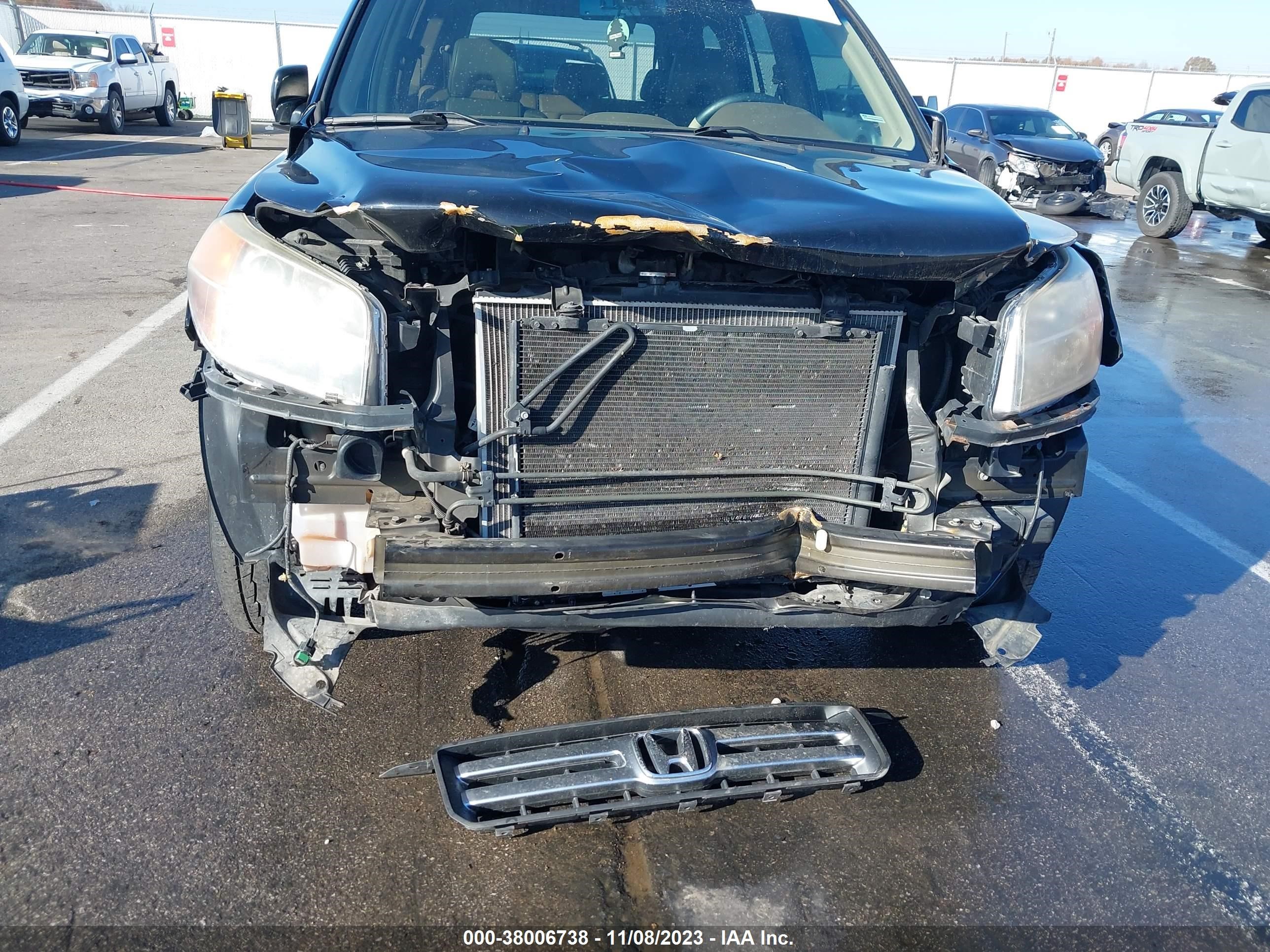 Photo 11 VIN: 5FNYF18537B009620 - HONDA PILOT 