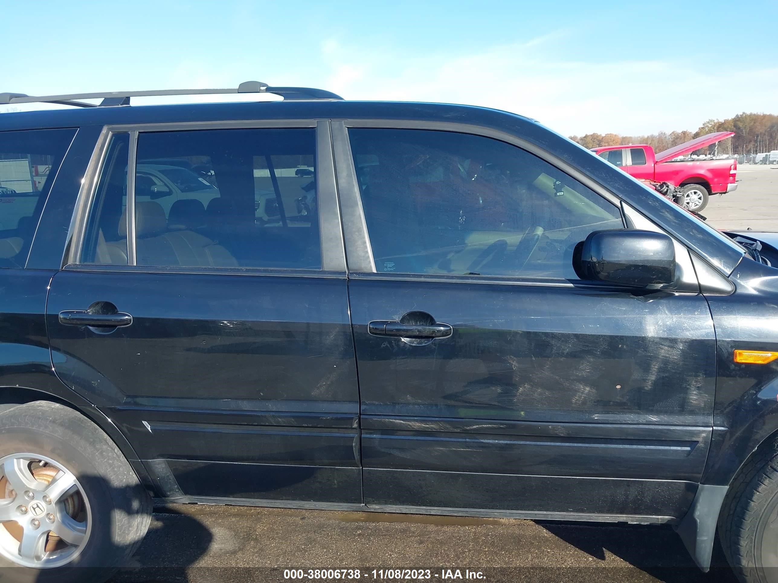 Photo 13 VIN: 5FNYF18537B009620 - HONDA PILOT 