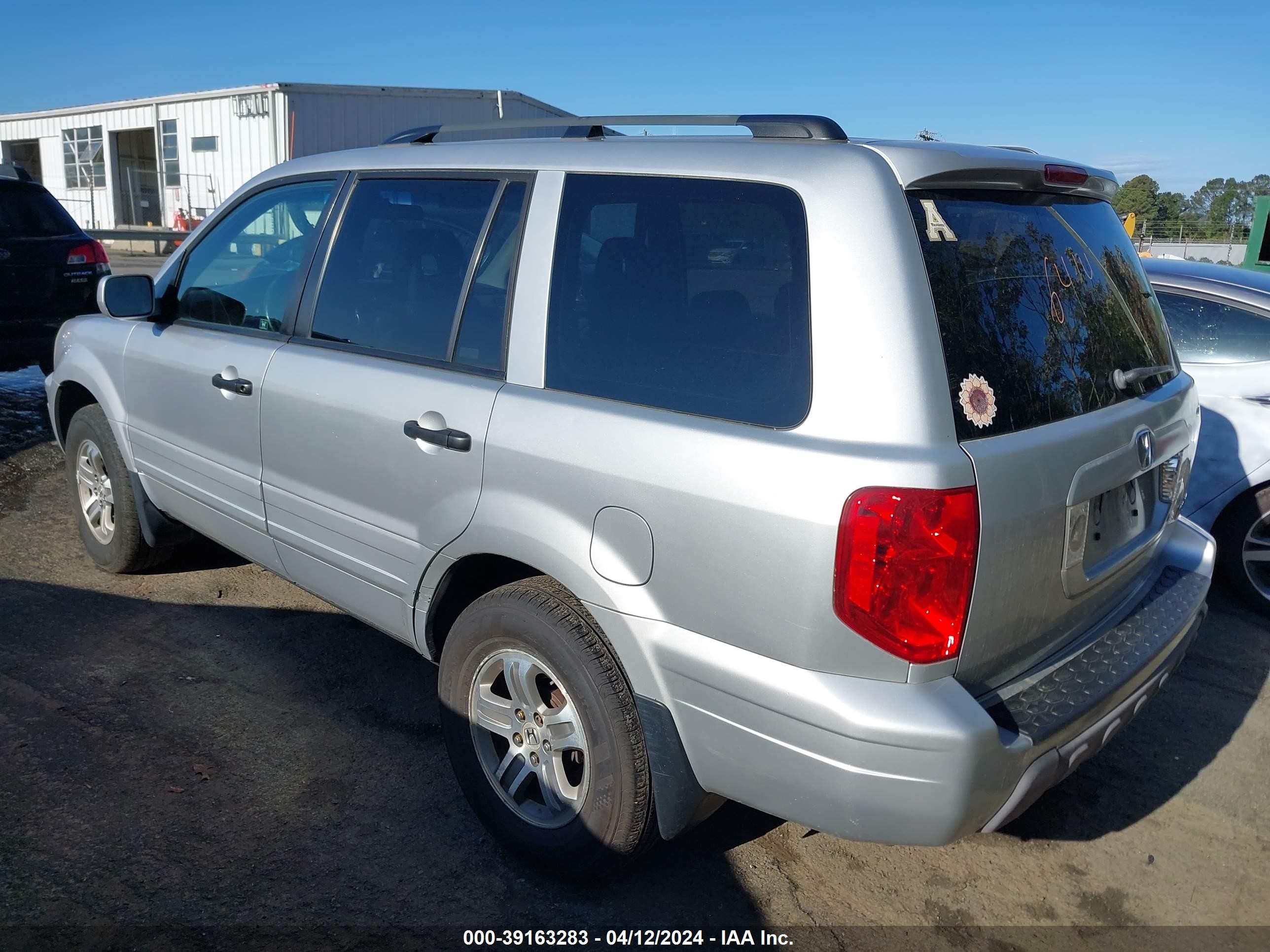 Photo 2 VIN: 5FNYF18545B051422 - HONDA PILOT 