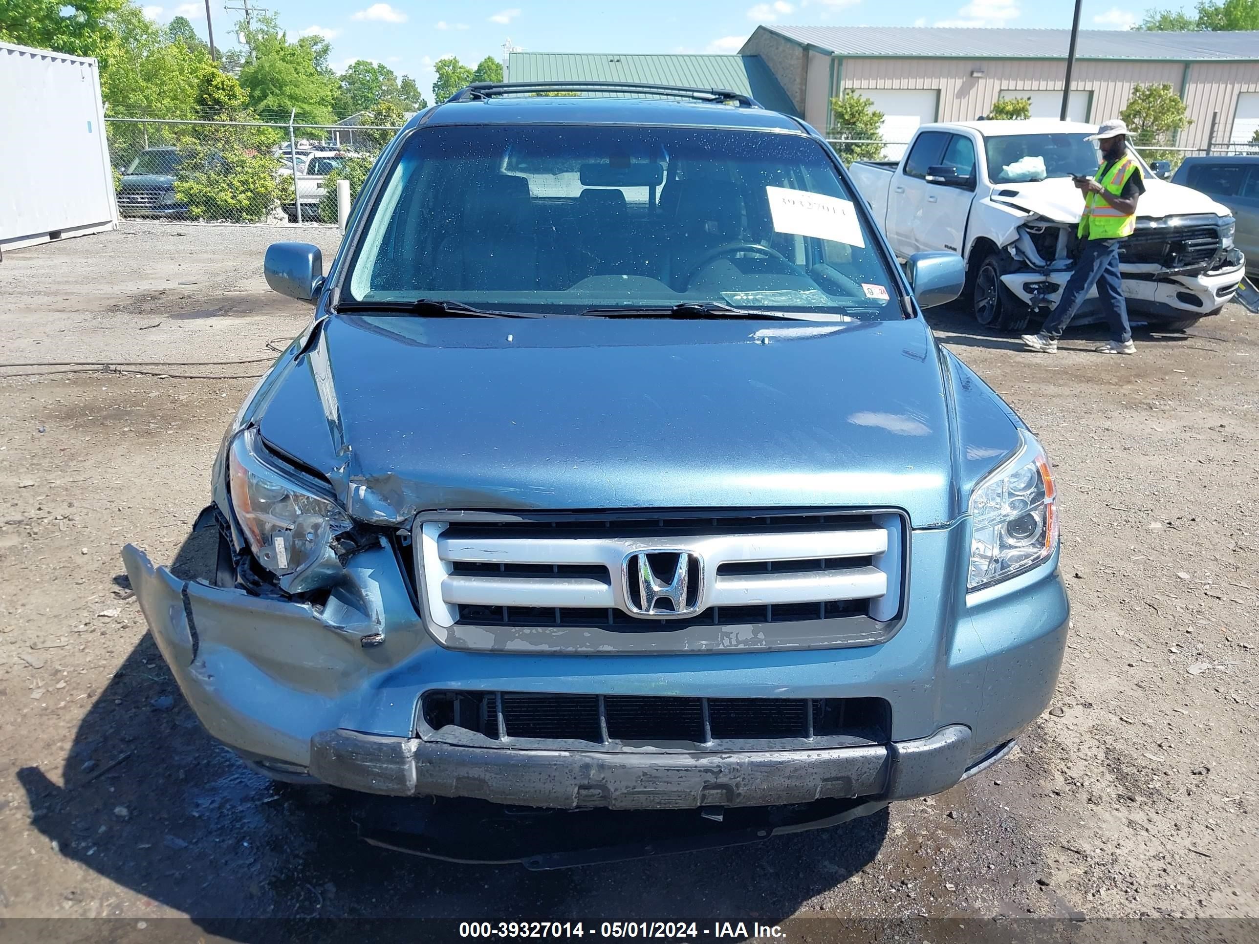 Photo 11 VIN: 5FNYF18546B007986 - HONDA PILOT 