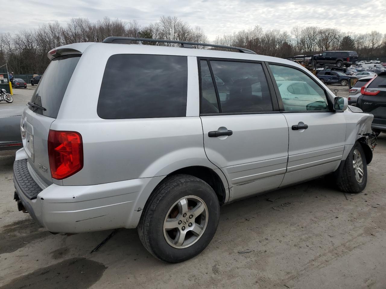 Photo 2 VIN: 5FNYF18555B035648 - HONDA PILOT 