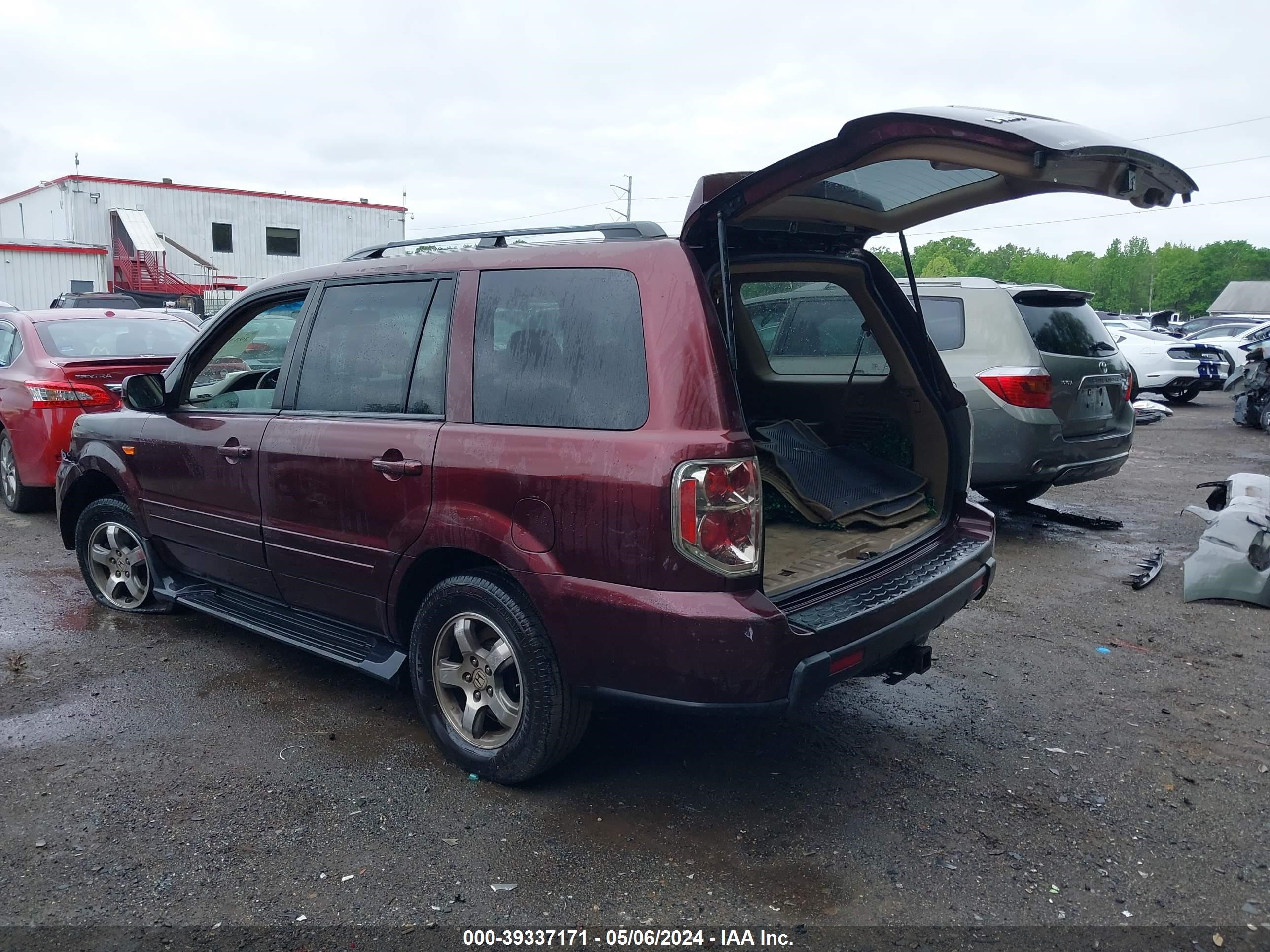 Photo 2 VIN: 5FNYF18558B016019 - HONDA PILOT 