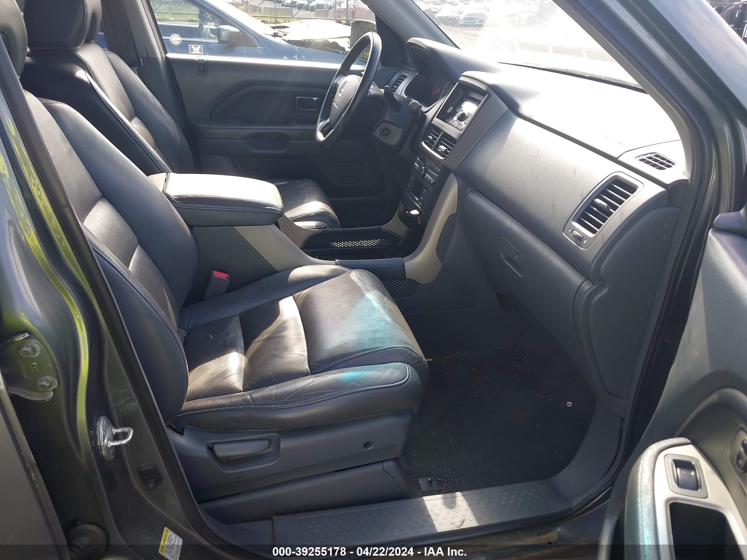 Photo 4 VIN: 5FNYF18558B032012 - HONDA PILOT EXL 