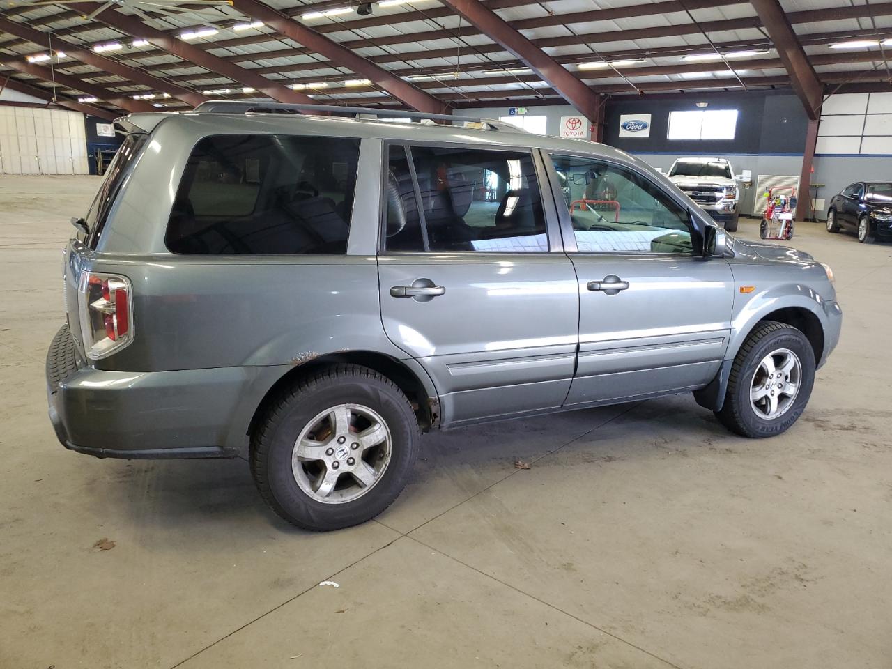 Photo 2 VIN: 5FNYF18558B040773 - HONDA PILOT 