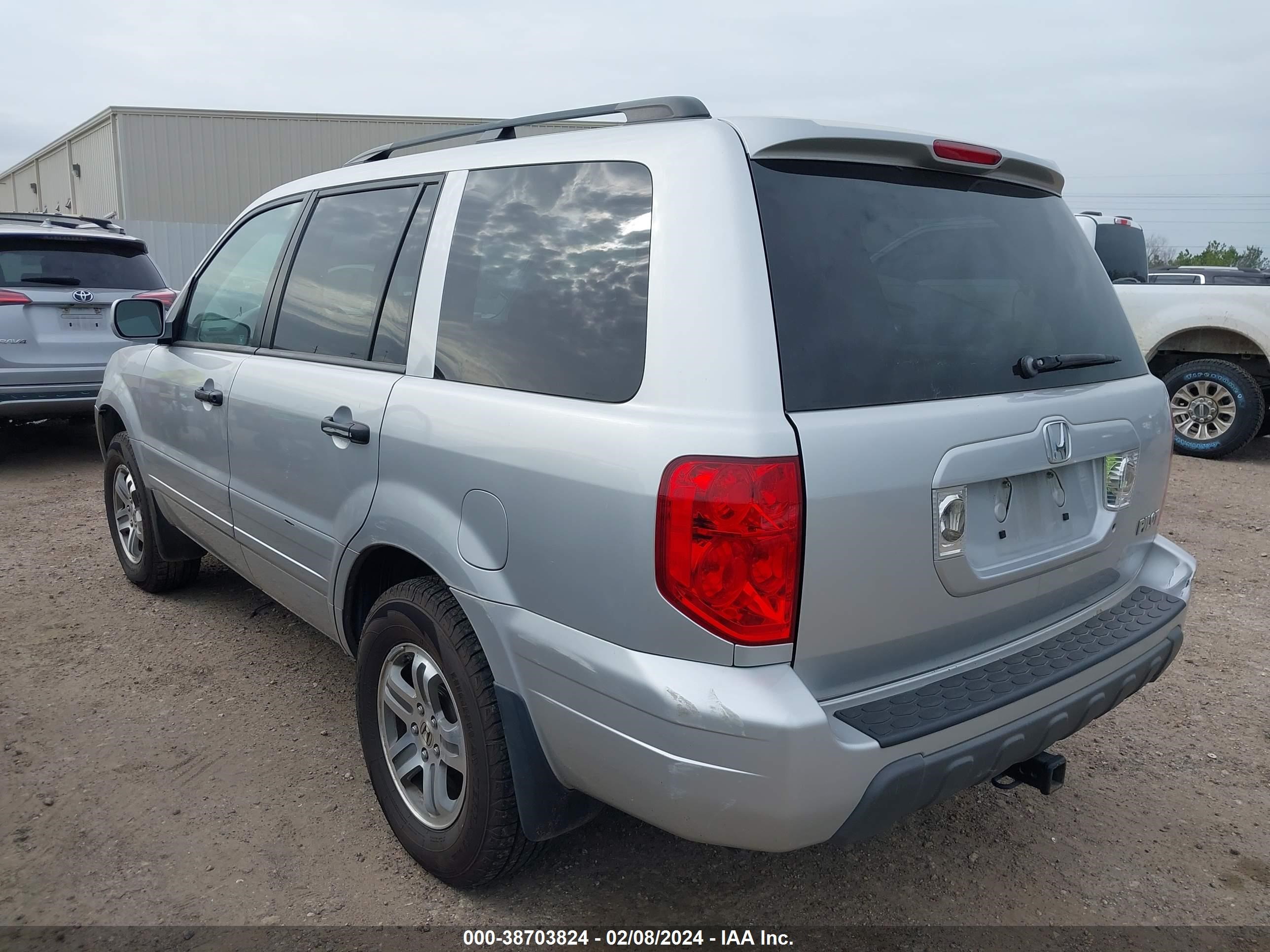 Photo 2 VIN: 5FNYF18565B045749 - HONDA PILOT 