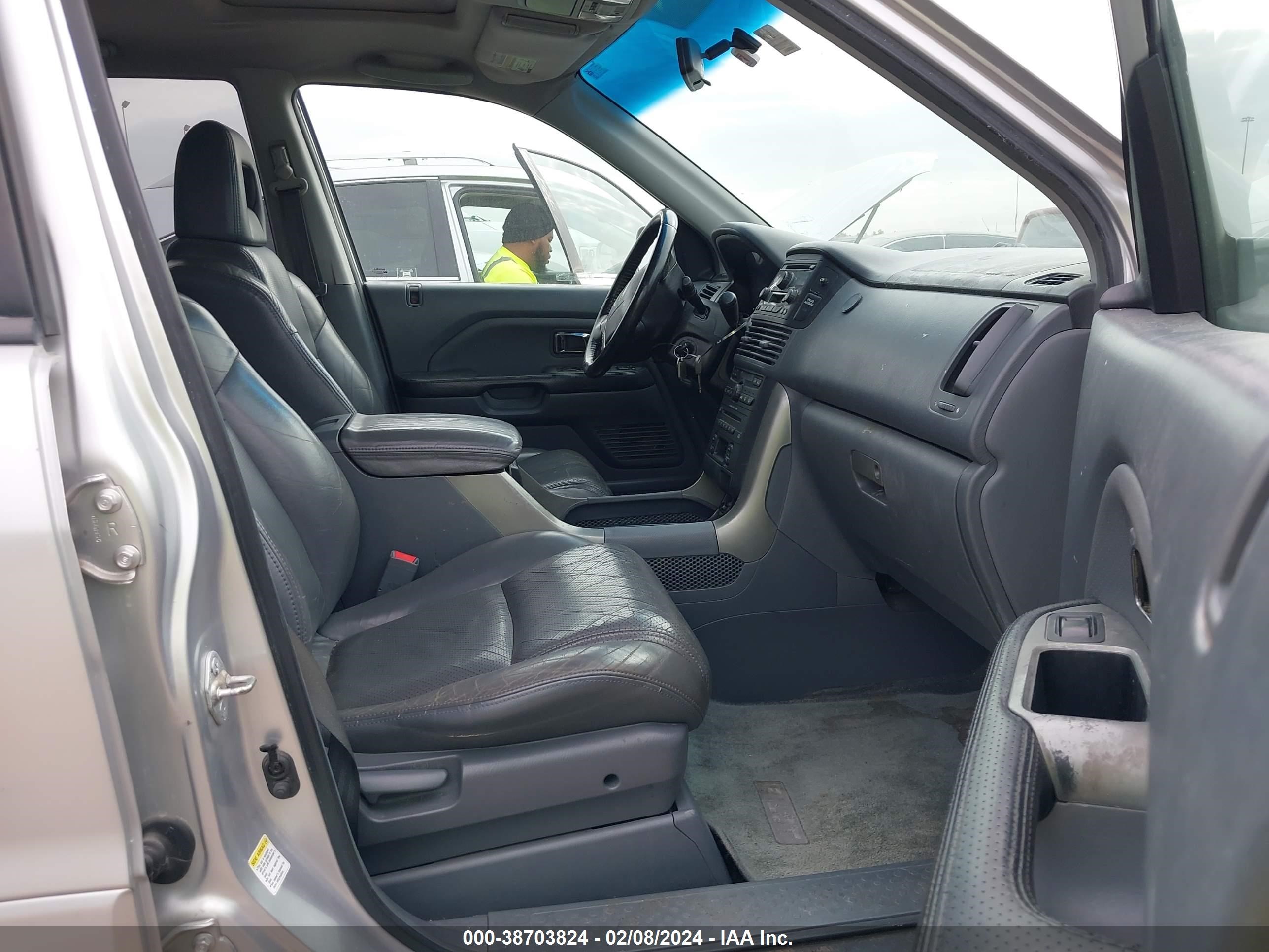 Photo 4 VIN: 5FNYF18565B045749 - HONDA PILOT 