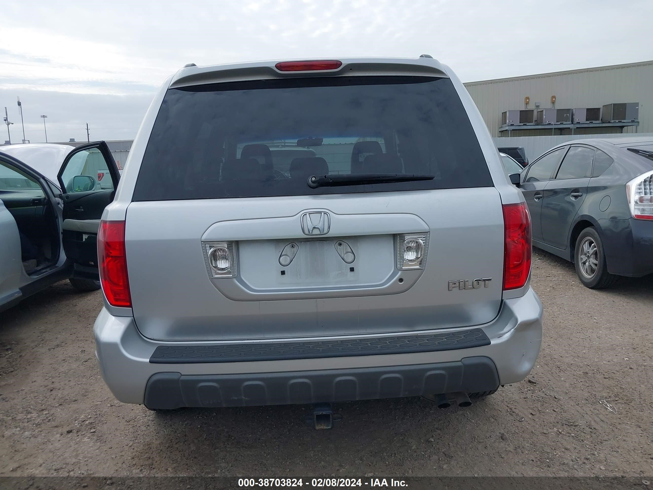 Photo 5 VIN: 5FNYF18565B045749 - HONDA PILOT 