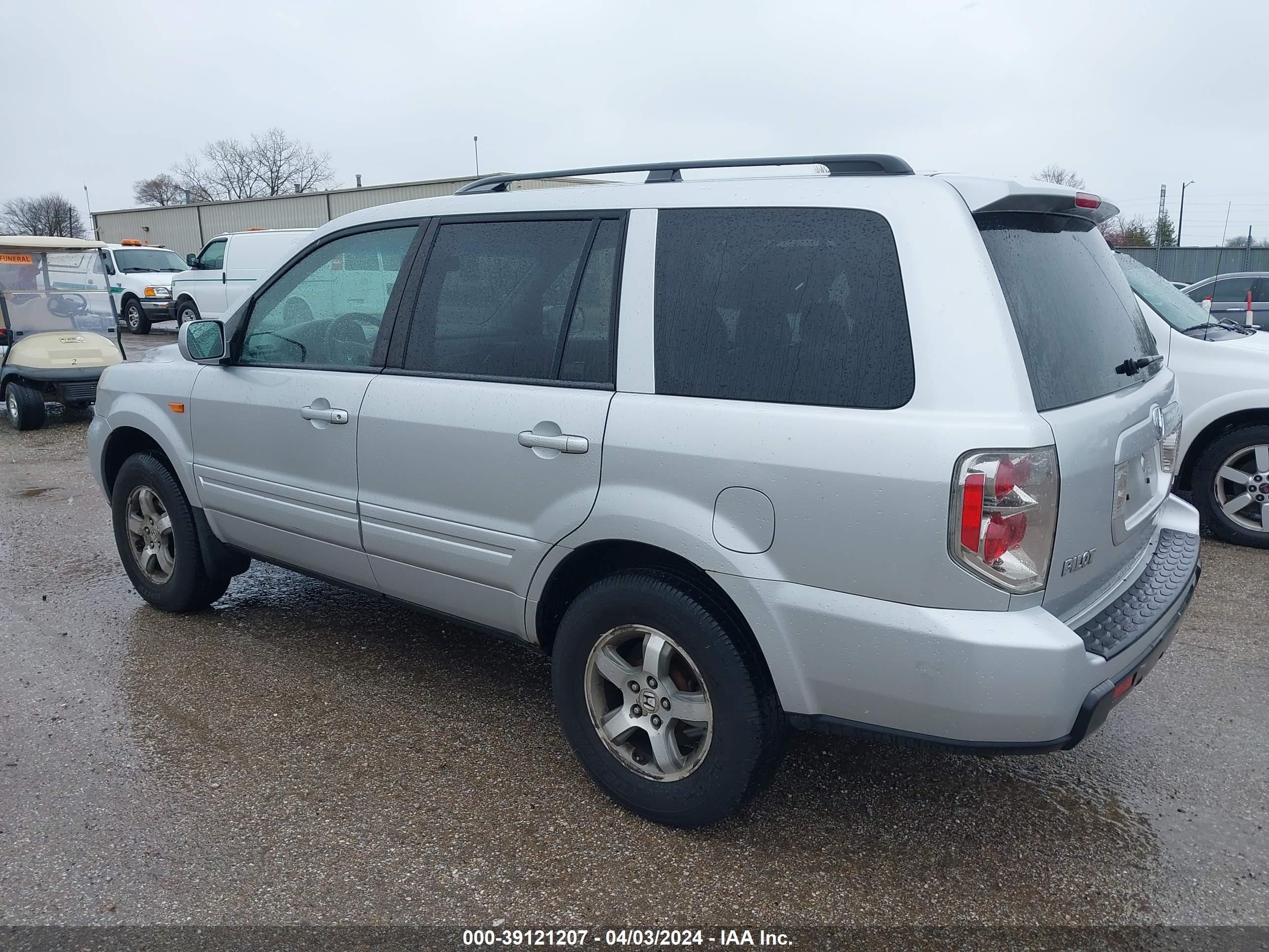 Photo 2 VIN: 5FNYF18566B000313 - HONDA PILOT 