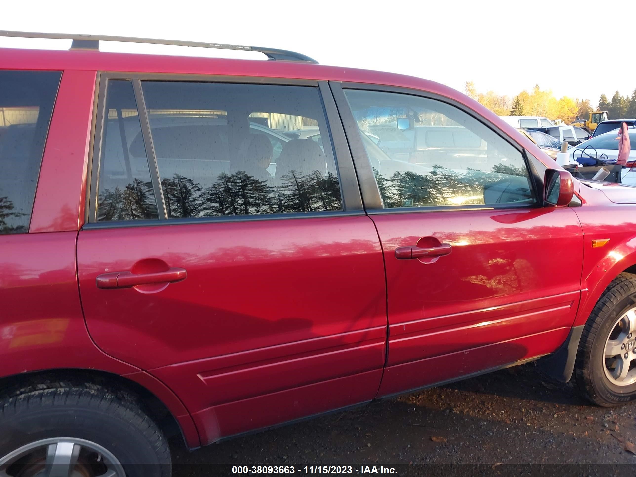 Photo 12 VIN: 5FNYF18566B006600 - HONDA PILOT 