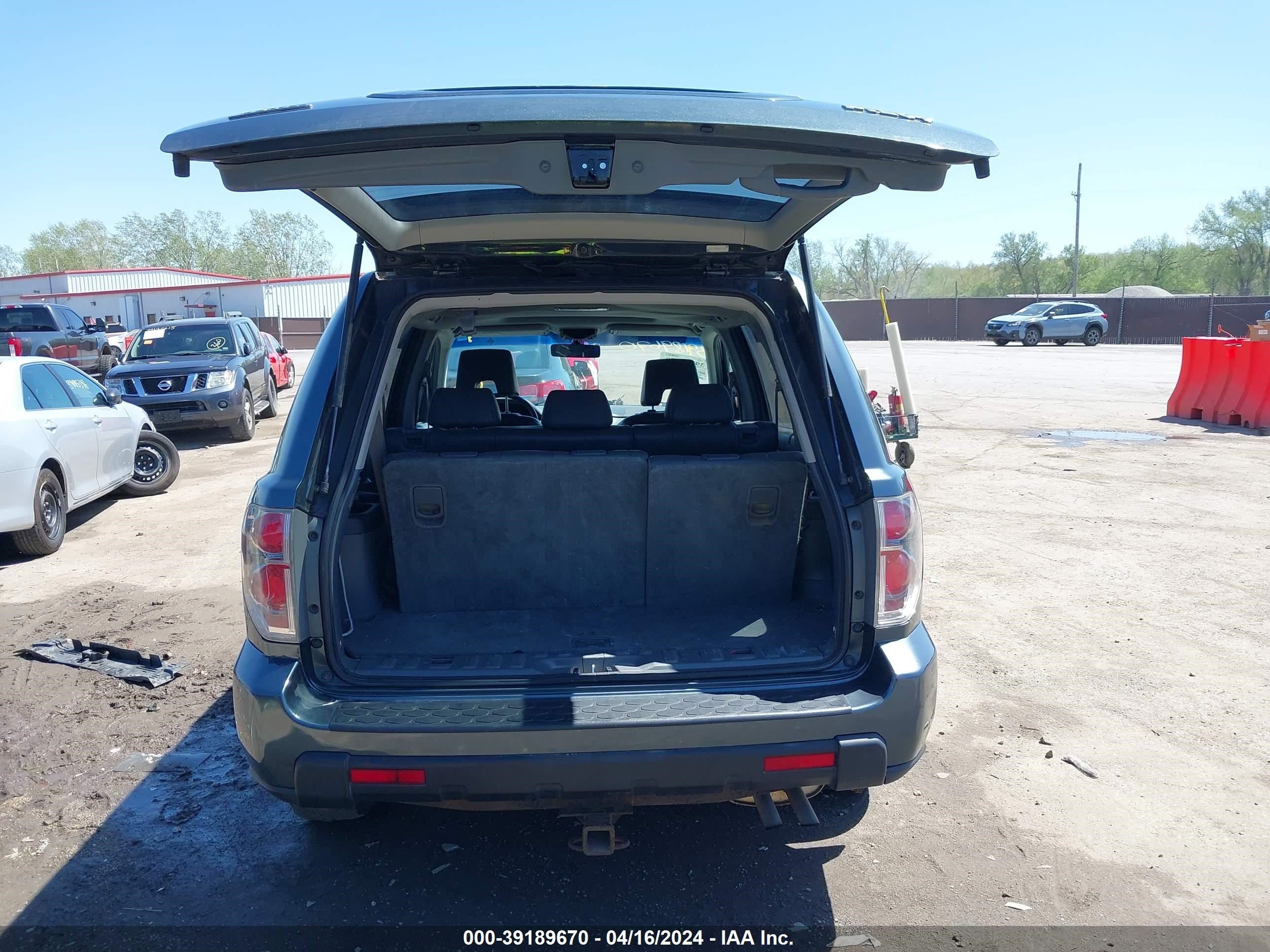 Photo 11 VIN: 5FNYF18566B012882 - HONDA PILOT 