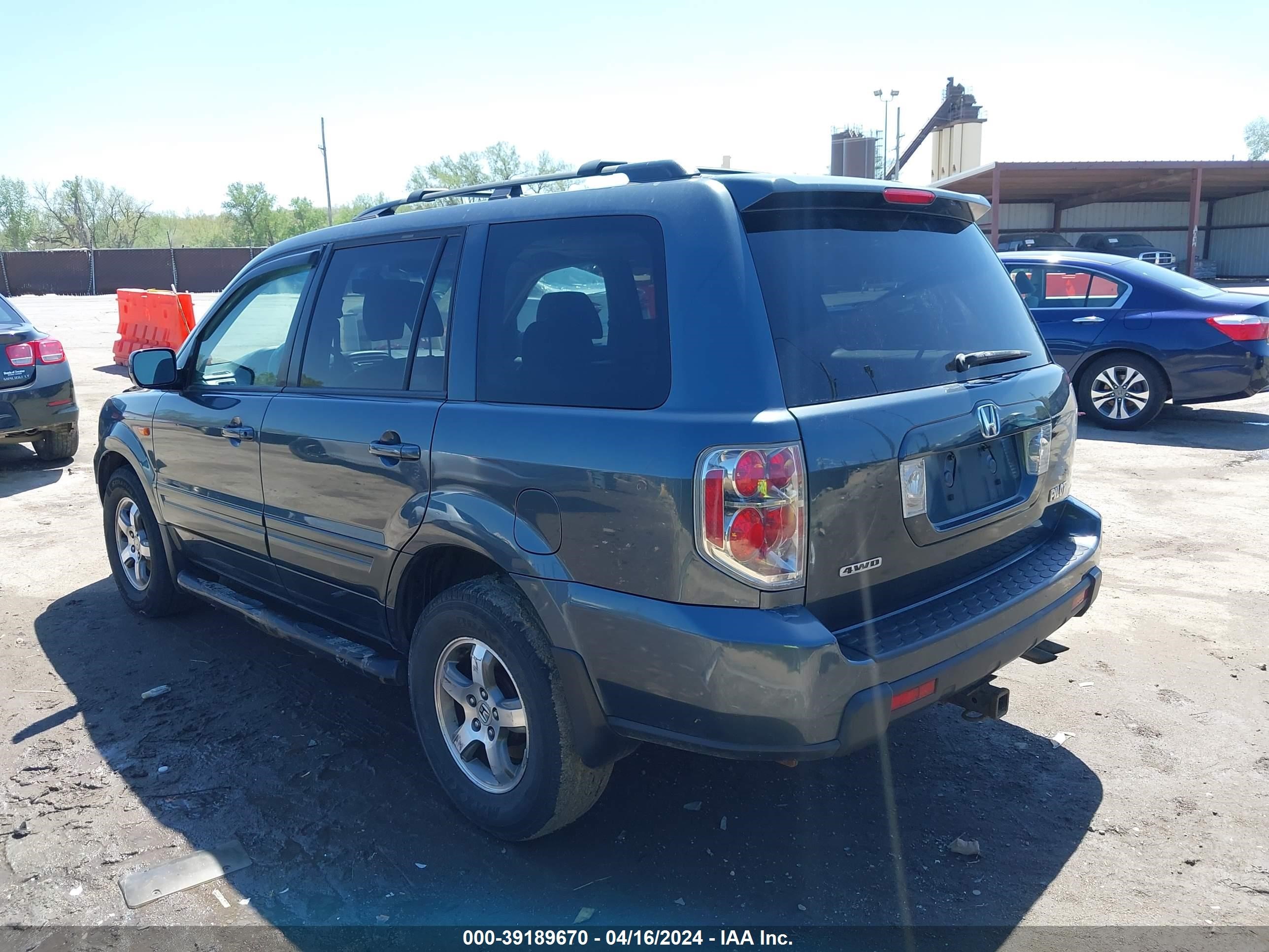 Photo 2 VIN: 5FNYF18566B012882 - HONDA PILOT 