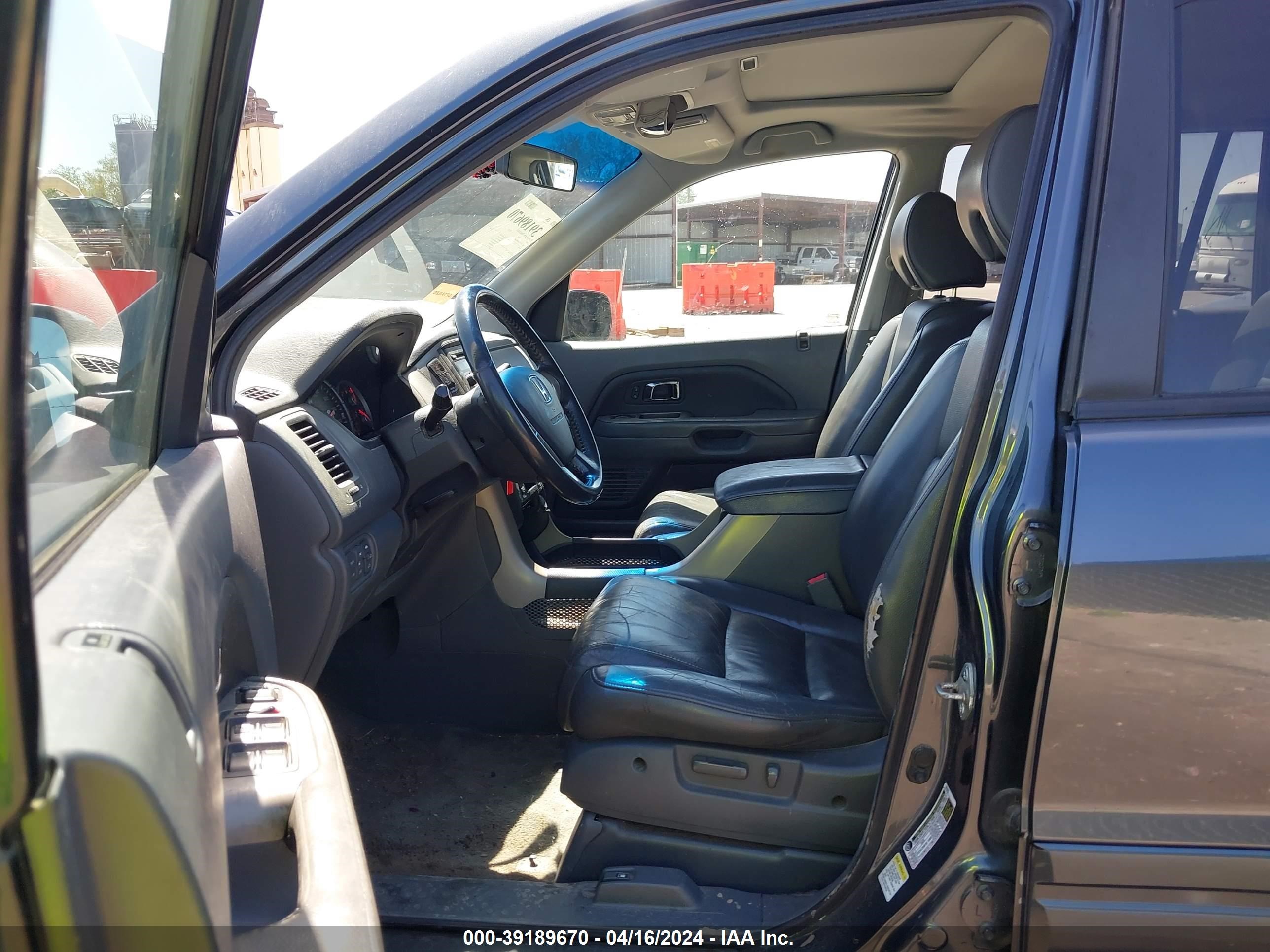 Photo 4 VIN: 5FNYF18566B012882 - HONDA PILOT 