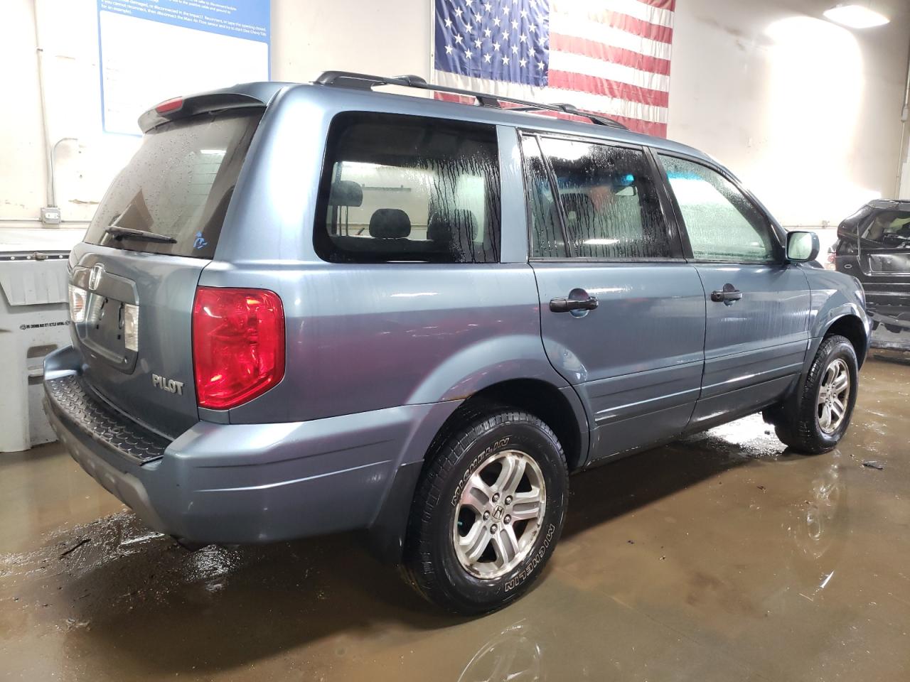 Photo 2 VIN: 5FNYF18575B047641 - HONDA PILOT 