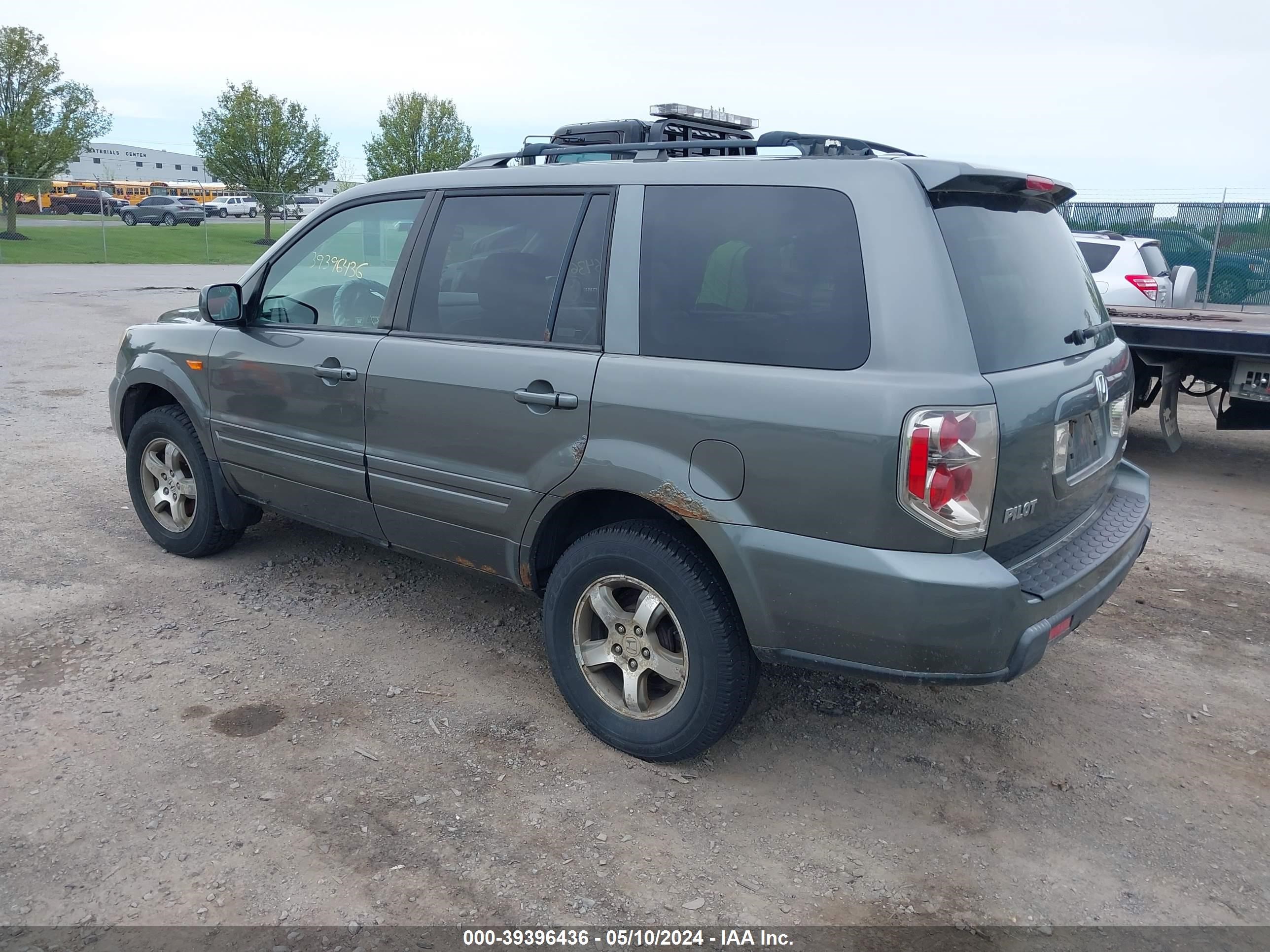 Photo 2 VIN: 5FNYF18578B025613 - HONDA PILOT 