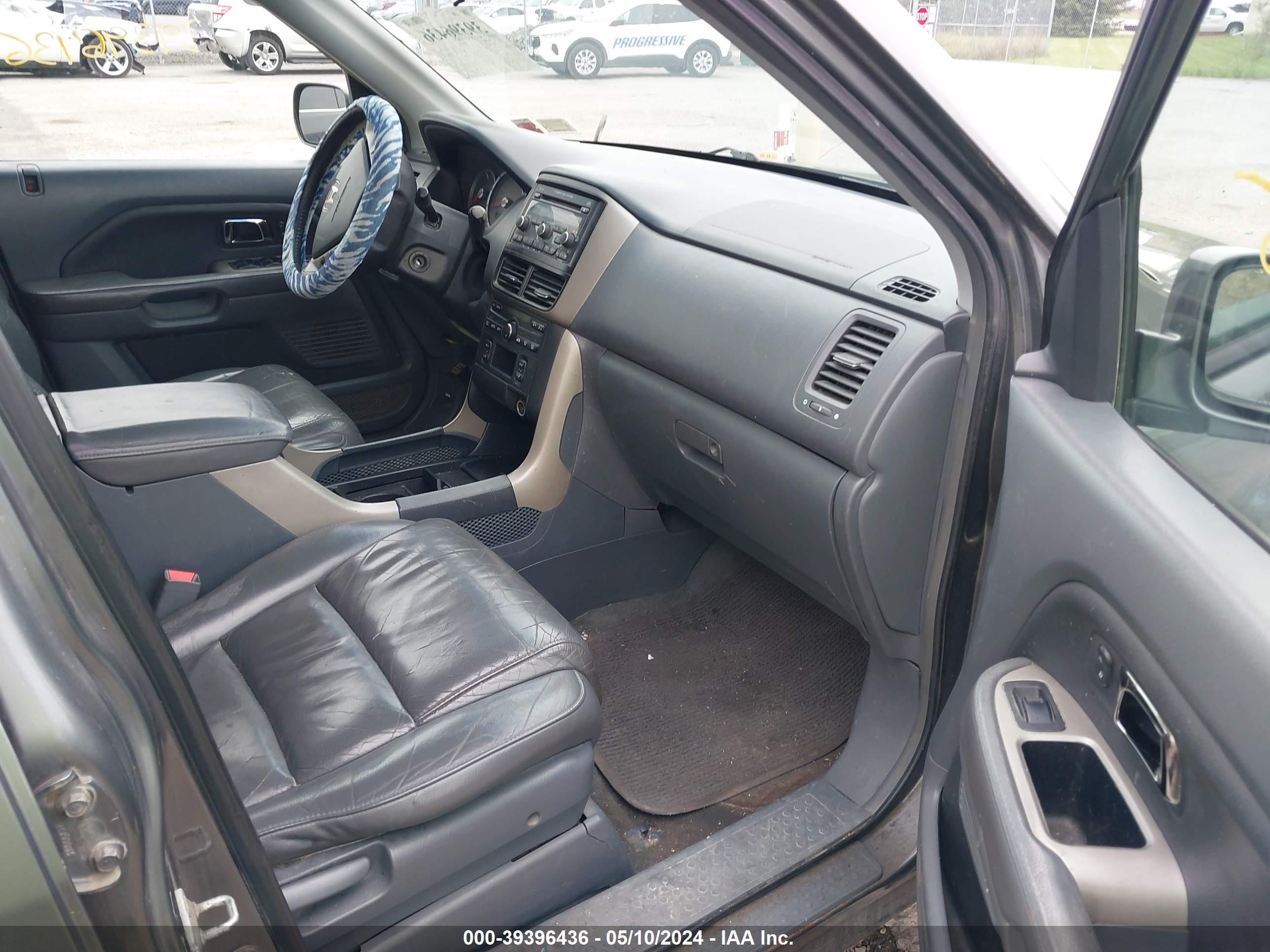 Photo 4 VIN: 5FNYF18578B025613 - HONDA PILOT 